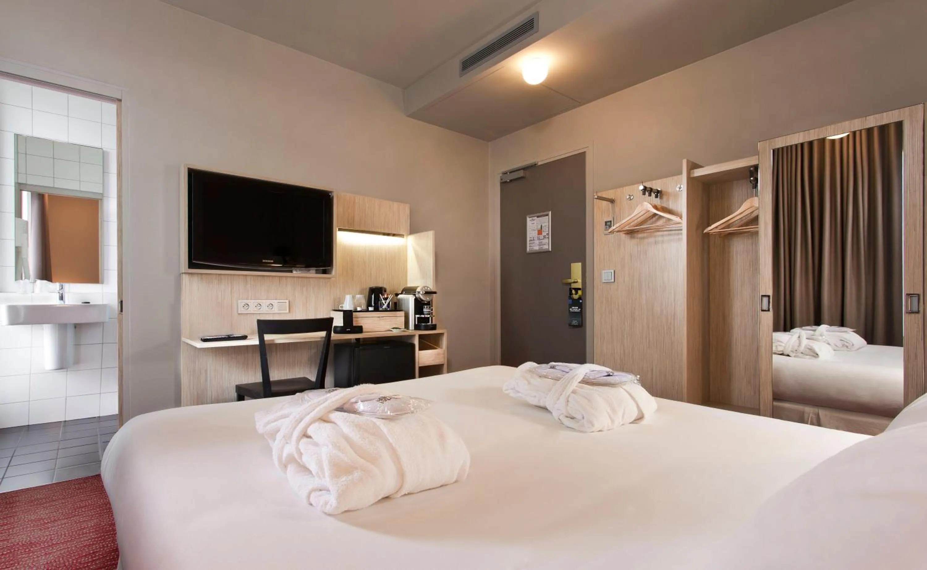 Bed in Libertel Gare Du Nord Suede