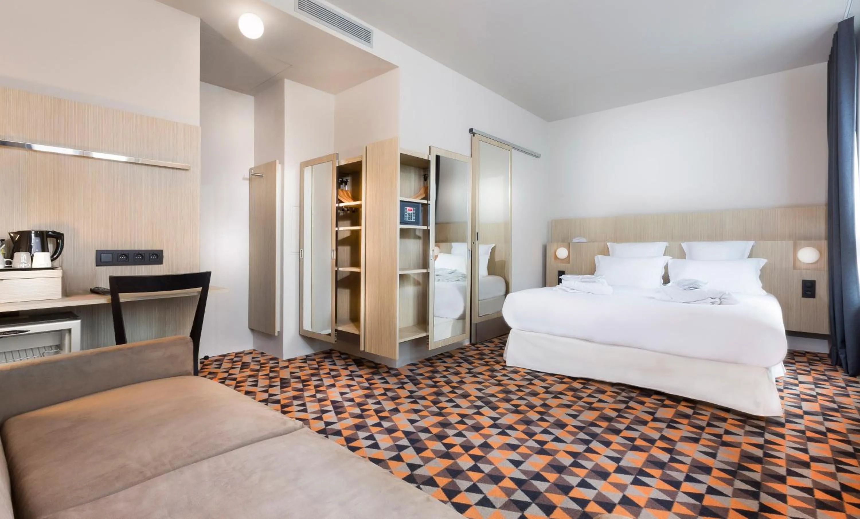 Bed in Libertel Gare Du Nord Suede