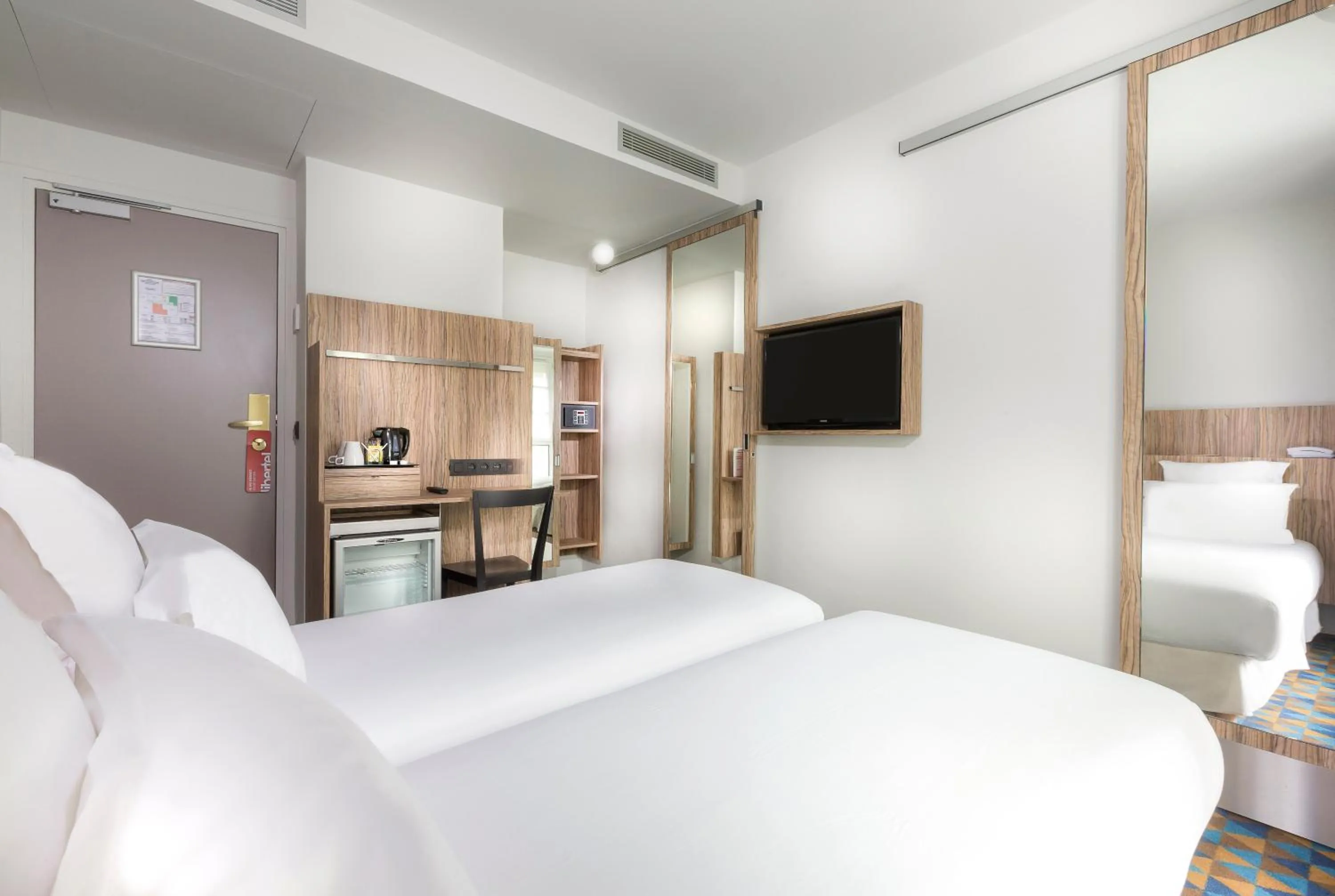 TV and multimedia, Bed in Libertel Gare Du Nord Suede