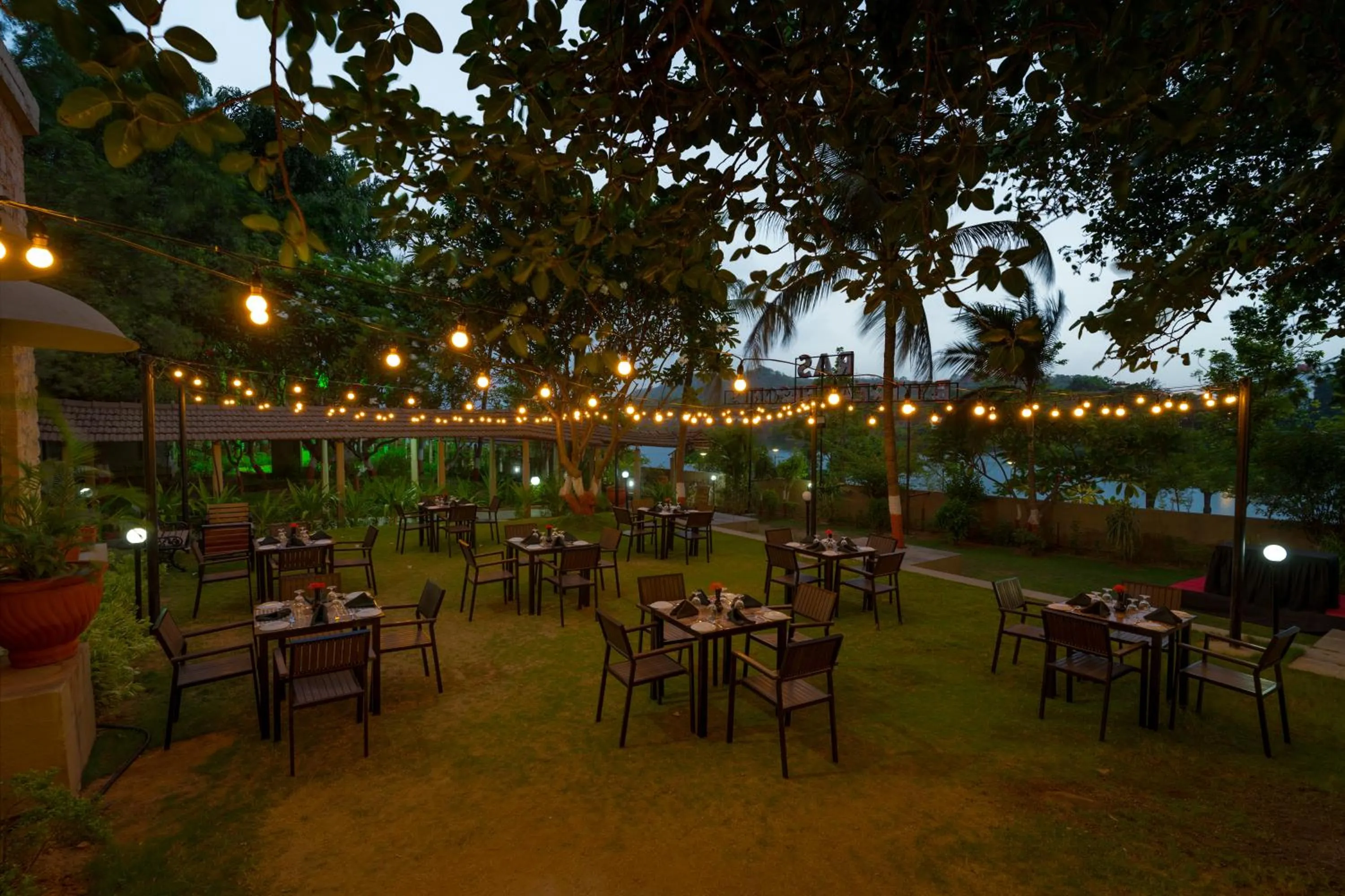 Restaurant/places to eat in Ras Resort By Treat Silvassa