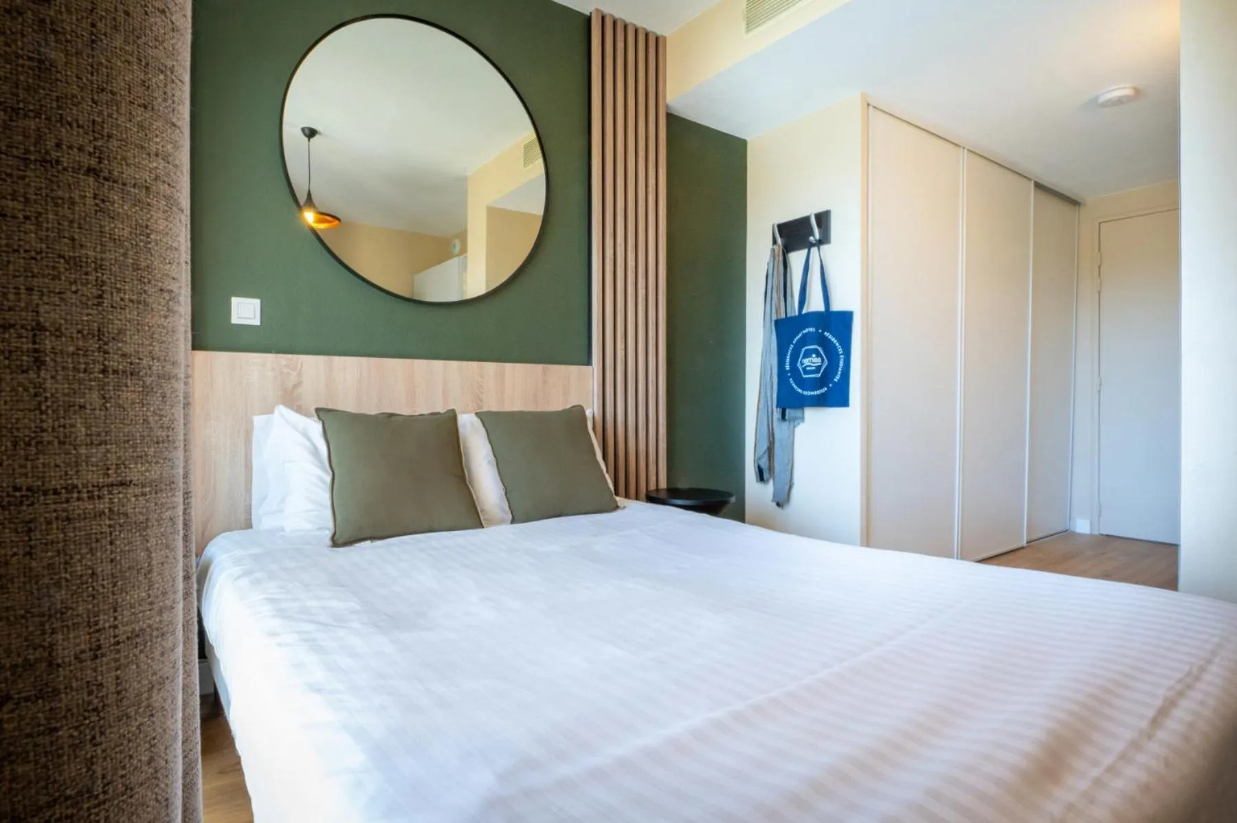 Bedroom, Bed in Nemea Appart Hotel Green Side Biot Sophia Antipolis