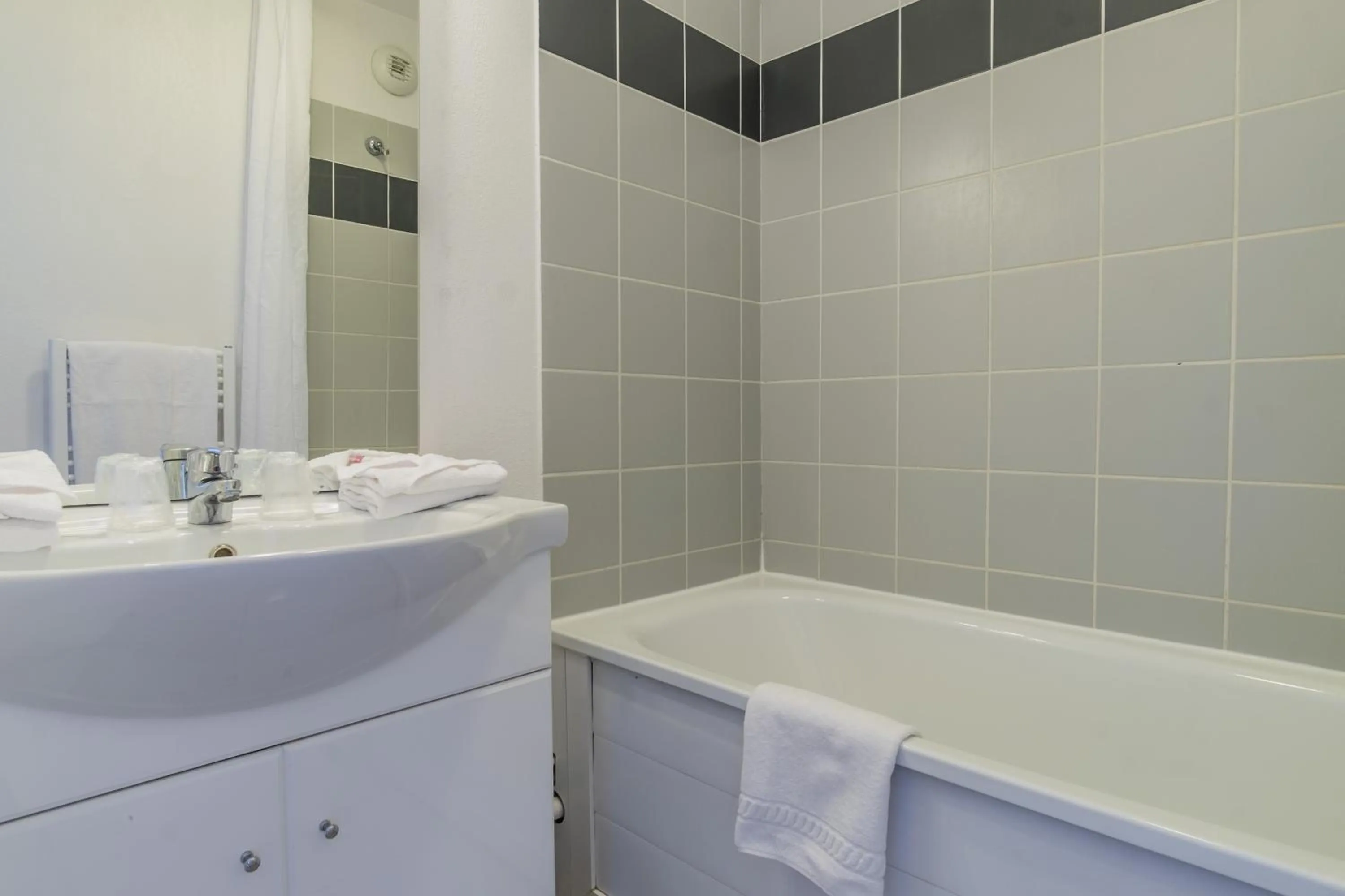 Bathroom in Nemea Appart Hotel Green Side Biot Sophia Antipolis