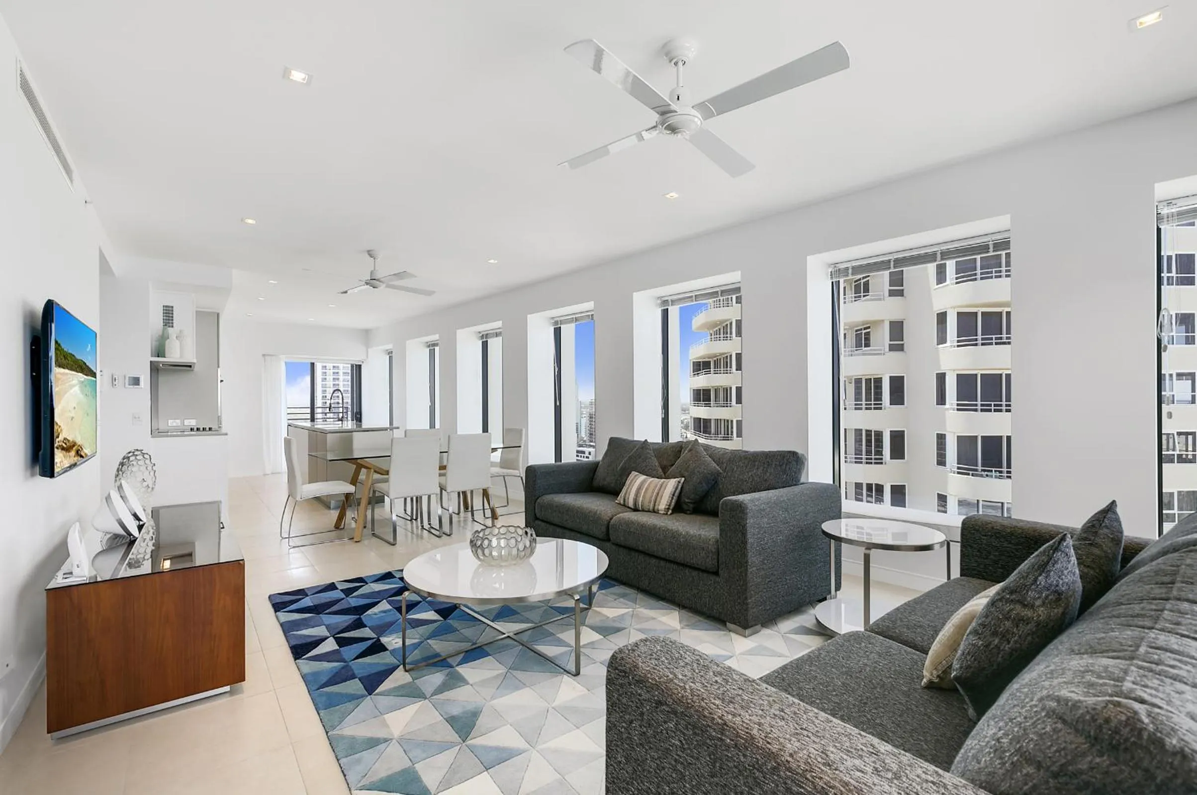 TV and multimedia in Soul on the Esplanade - HR Surfers Paradise