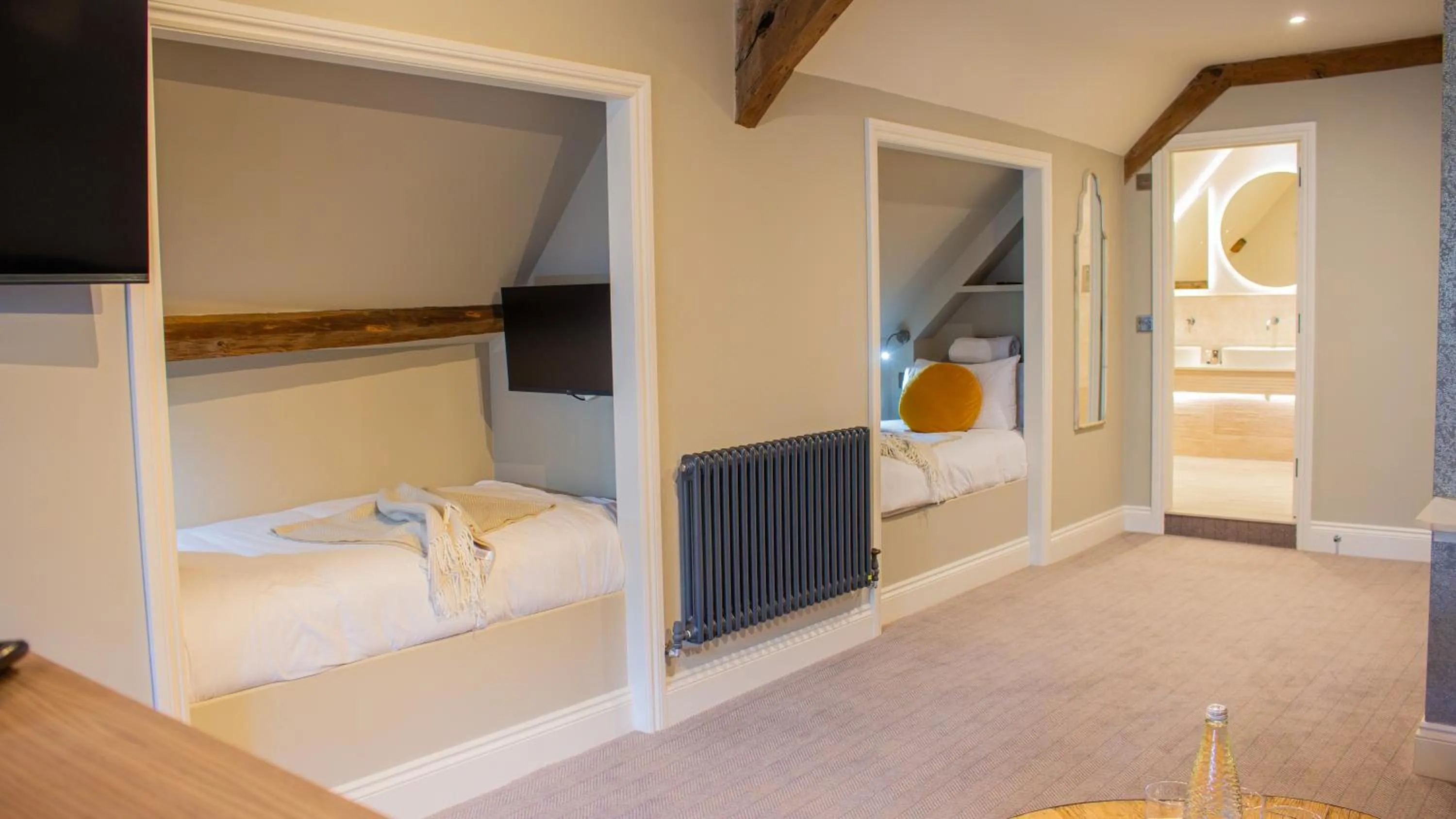 Bedroom, Bed in Manor House Hotel