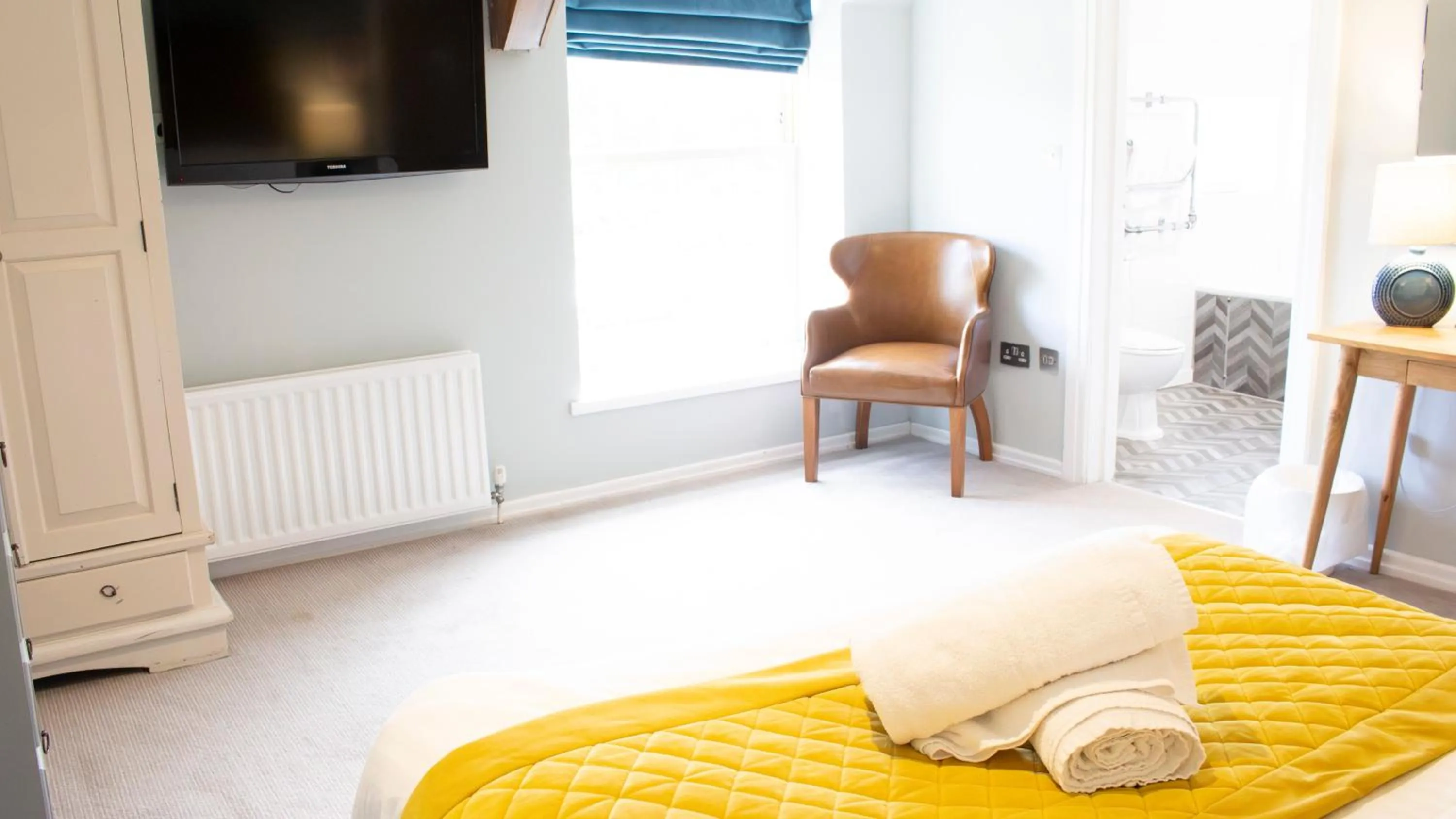 Bedroom, Bed in Manor House Hotel