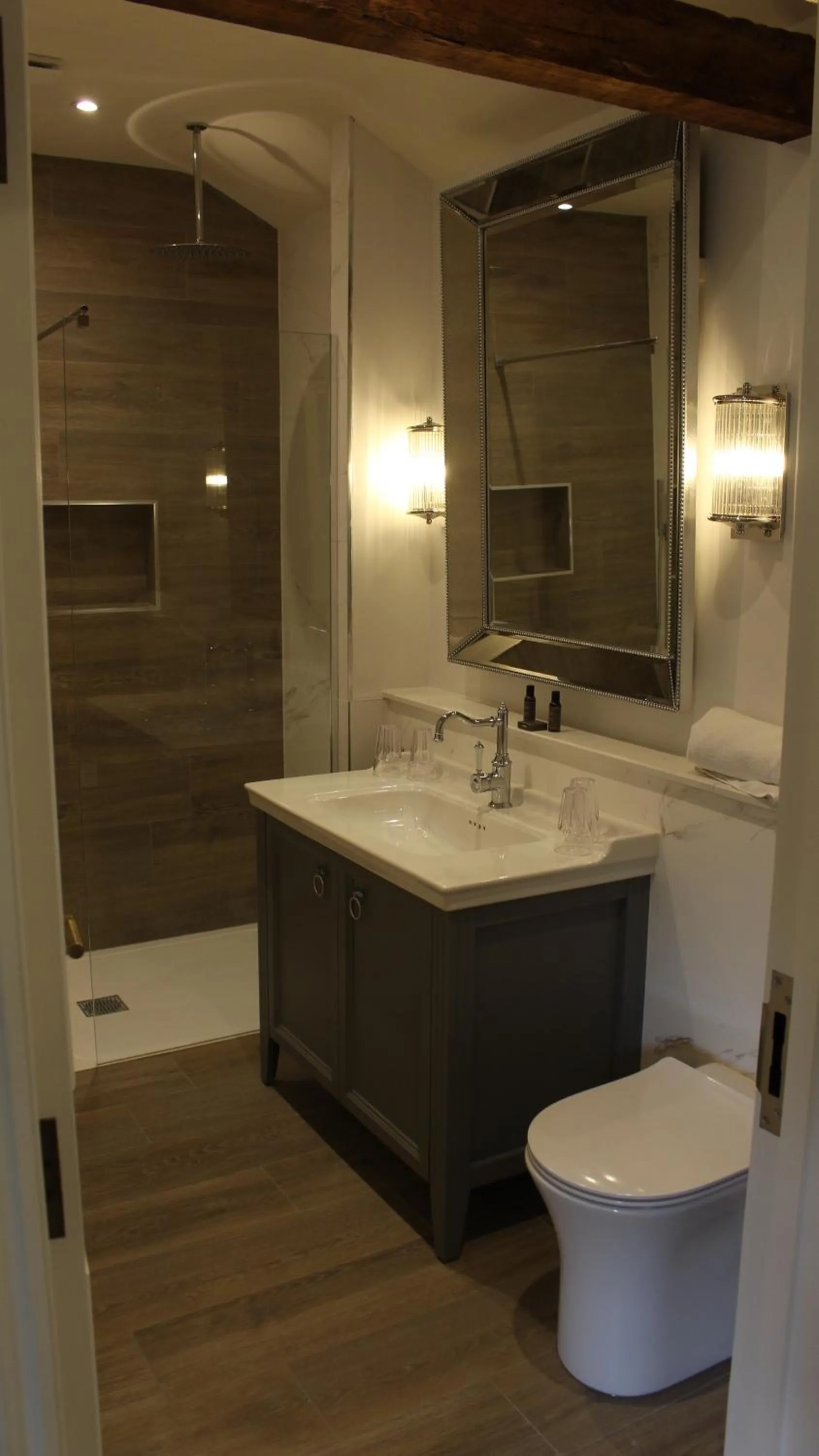 Shower in Manor House Hotel