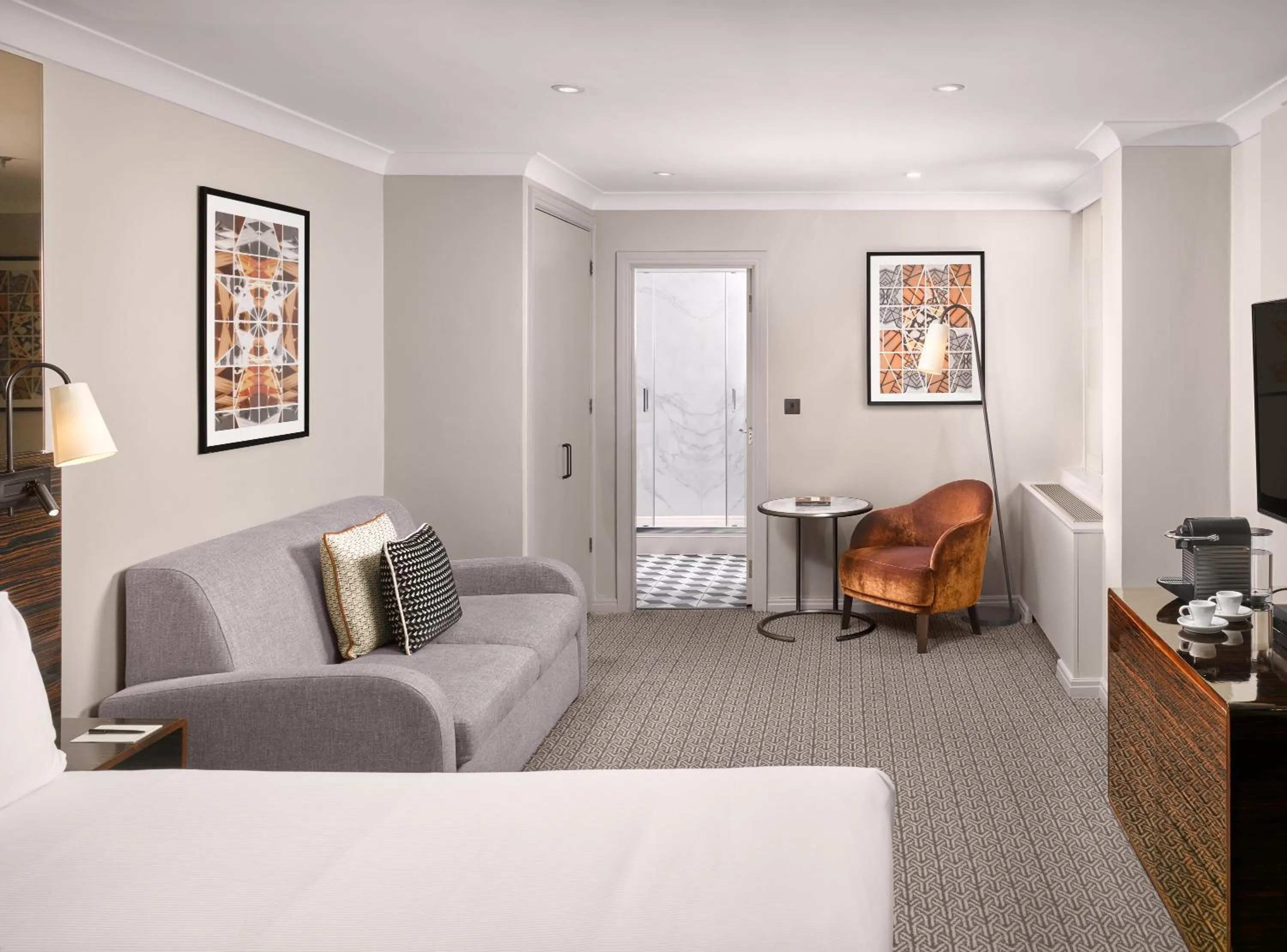 Bedroom, Bed in Strand Palace