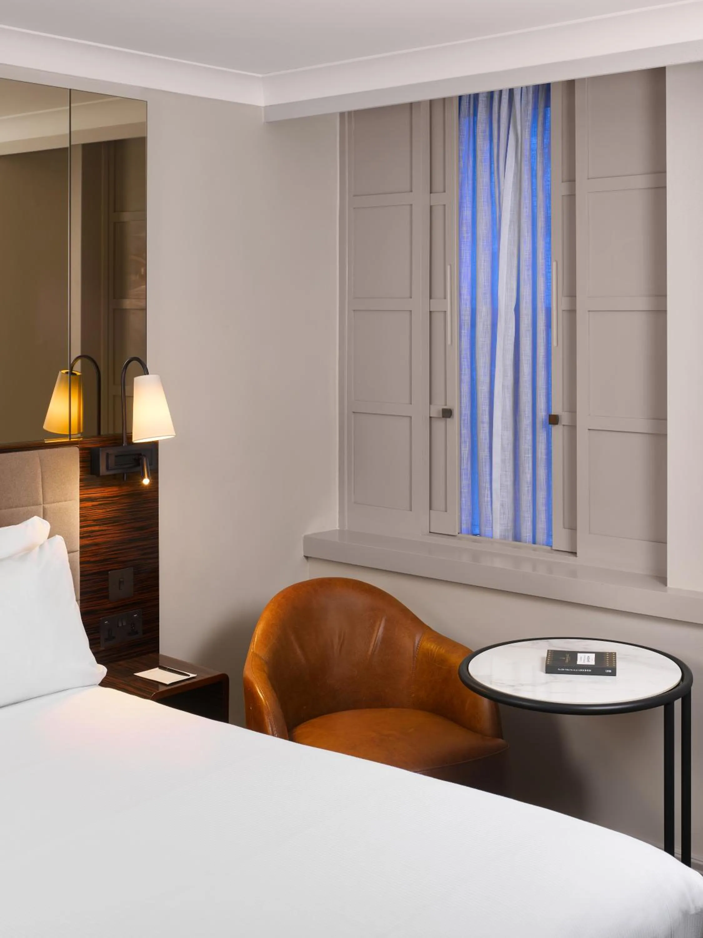 Seating area, Bed in Strand Palace