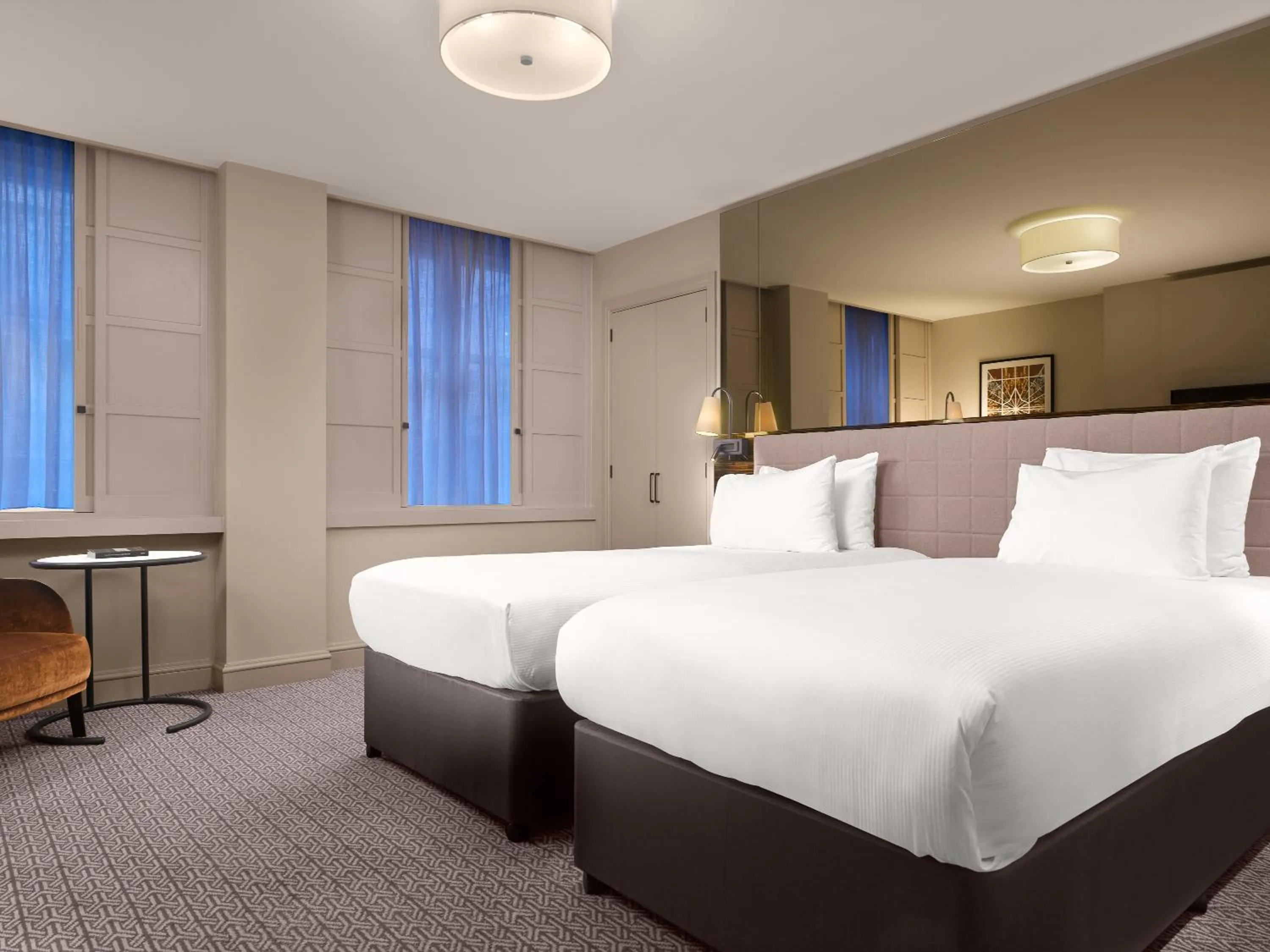 Photo of the whole room, Bed in Strand Palace