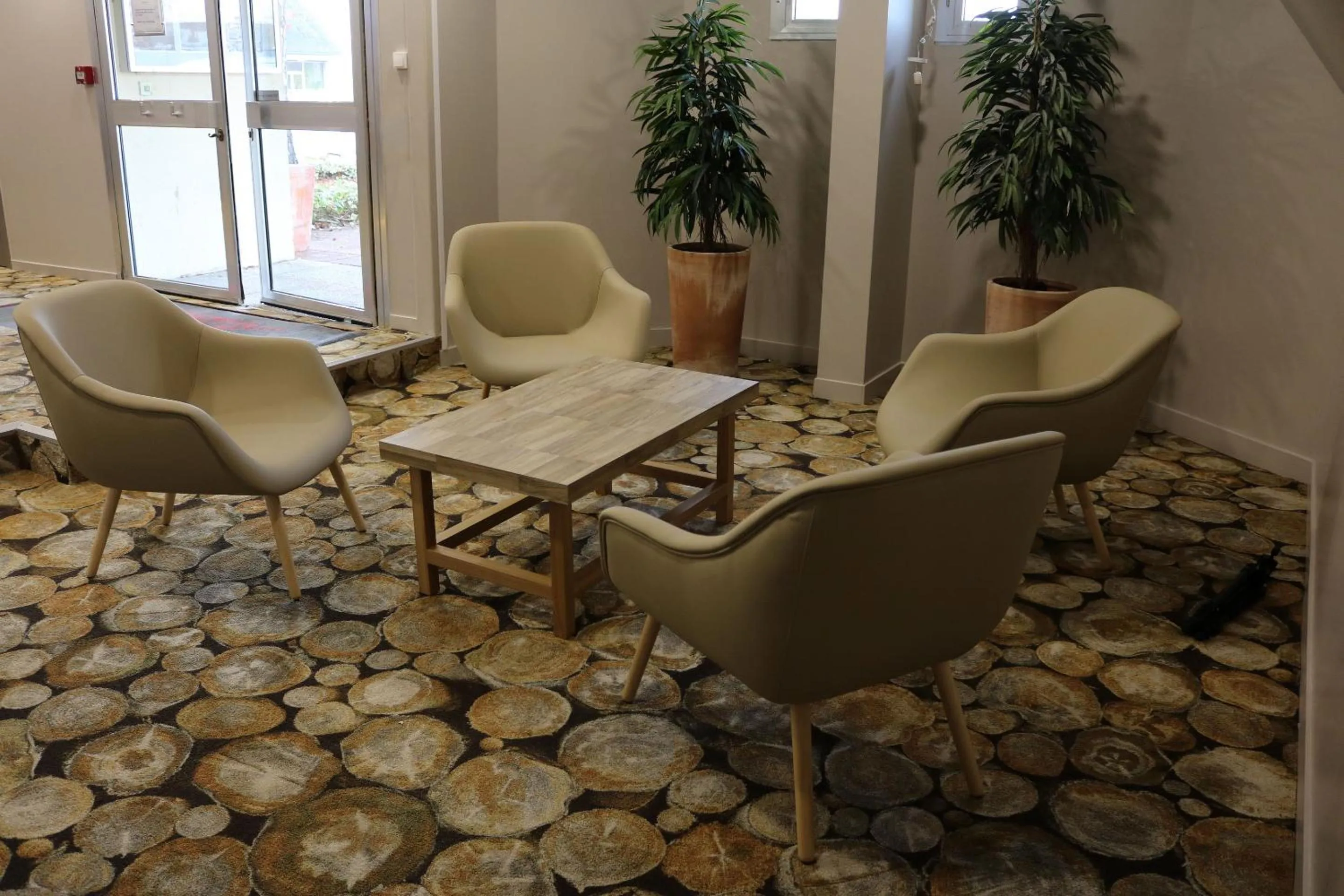 Communal lounge/ TV room in Le Saint Aubert