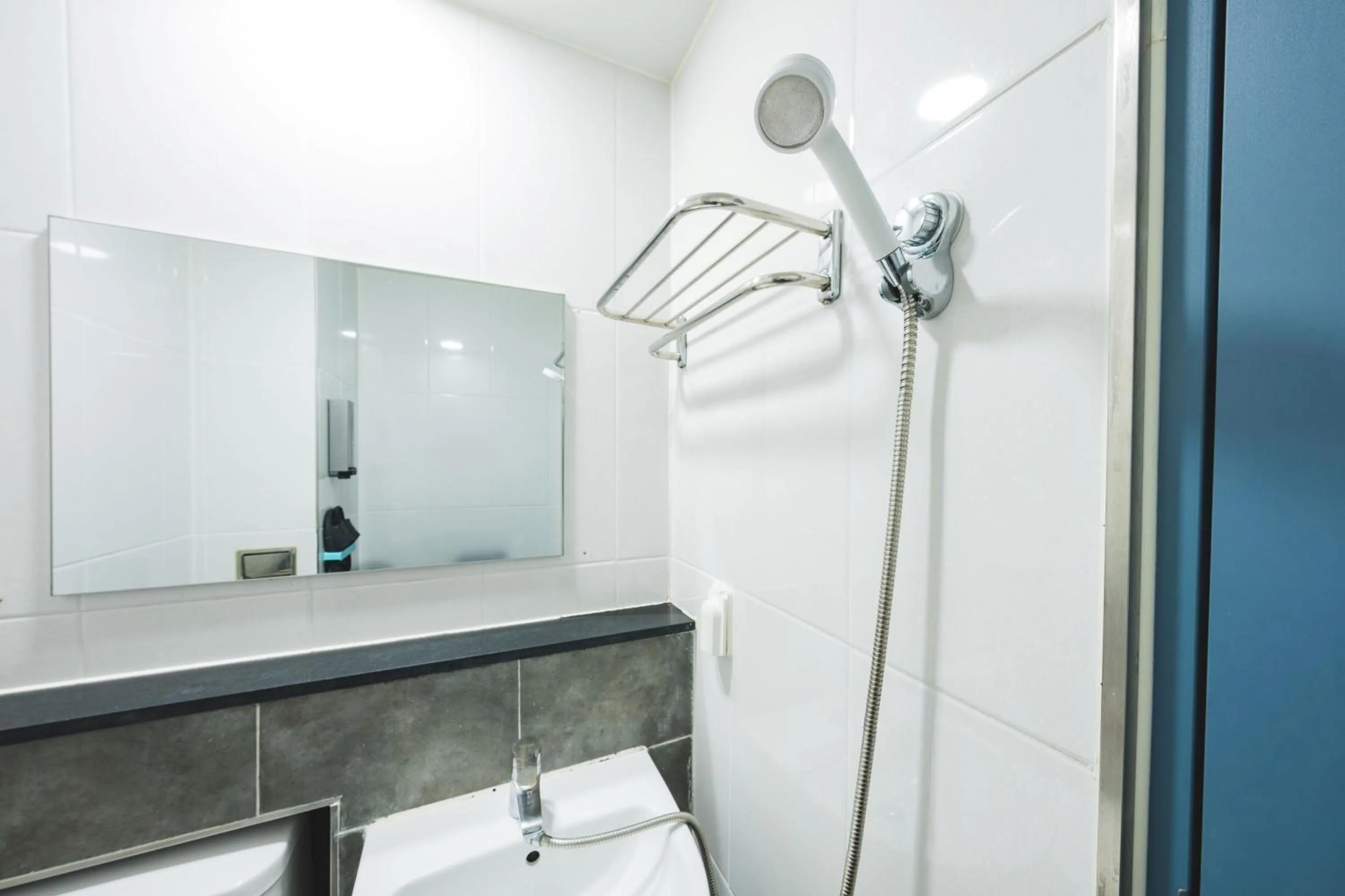 Shower in MyeongDong New Stay Inn