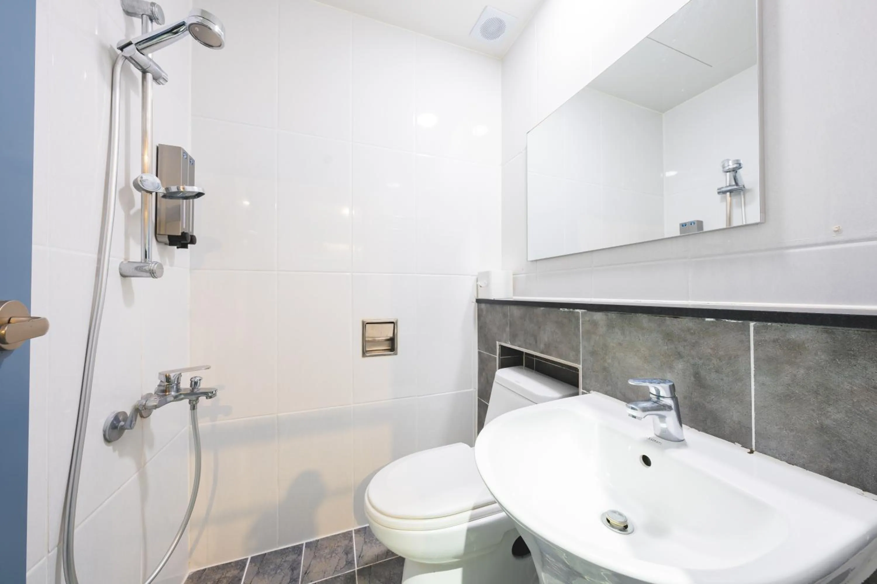 Shower in MyeongDong New Stay Inn