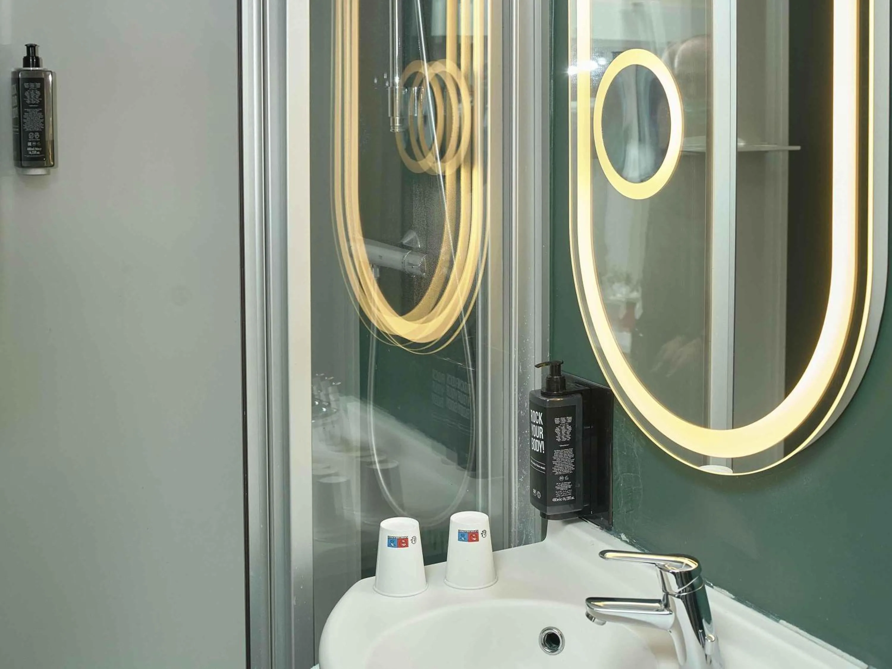 Bedroom in Ibis Annecy - Cran-Gevrier