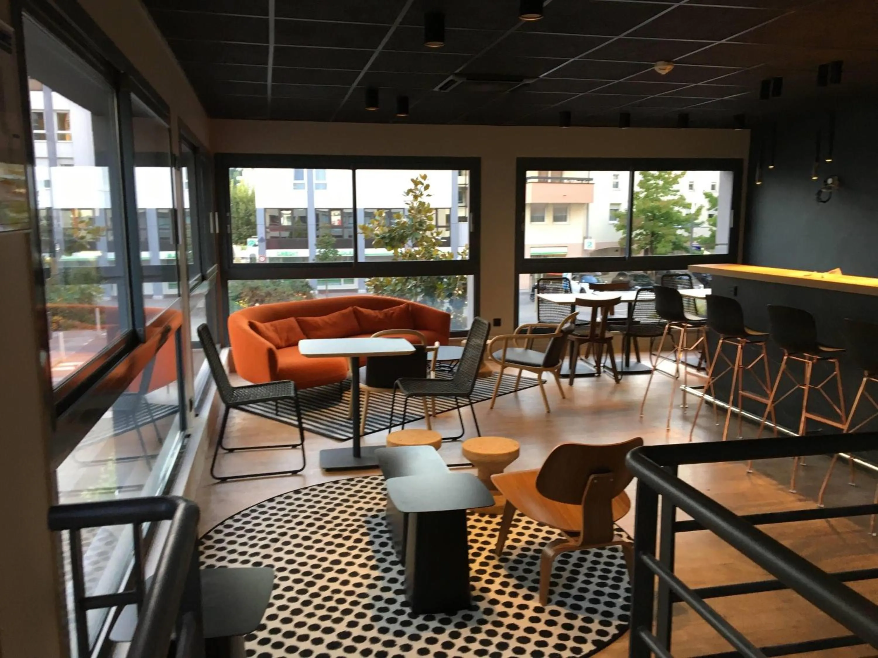 Lounge or bar in Ibis Annecy - Cran-Gevrier