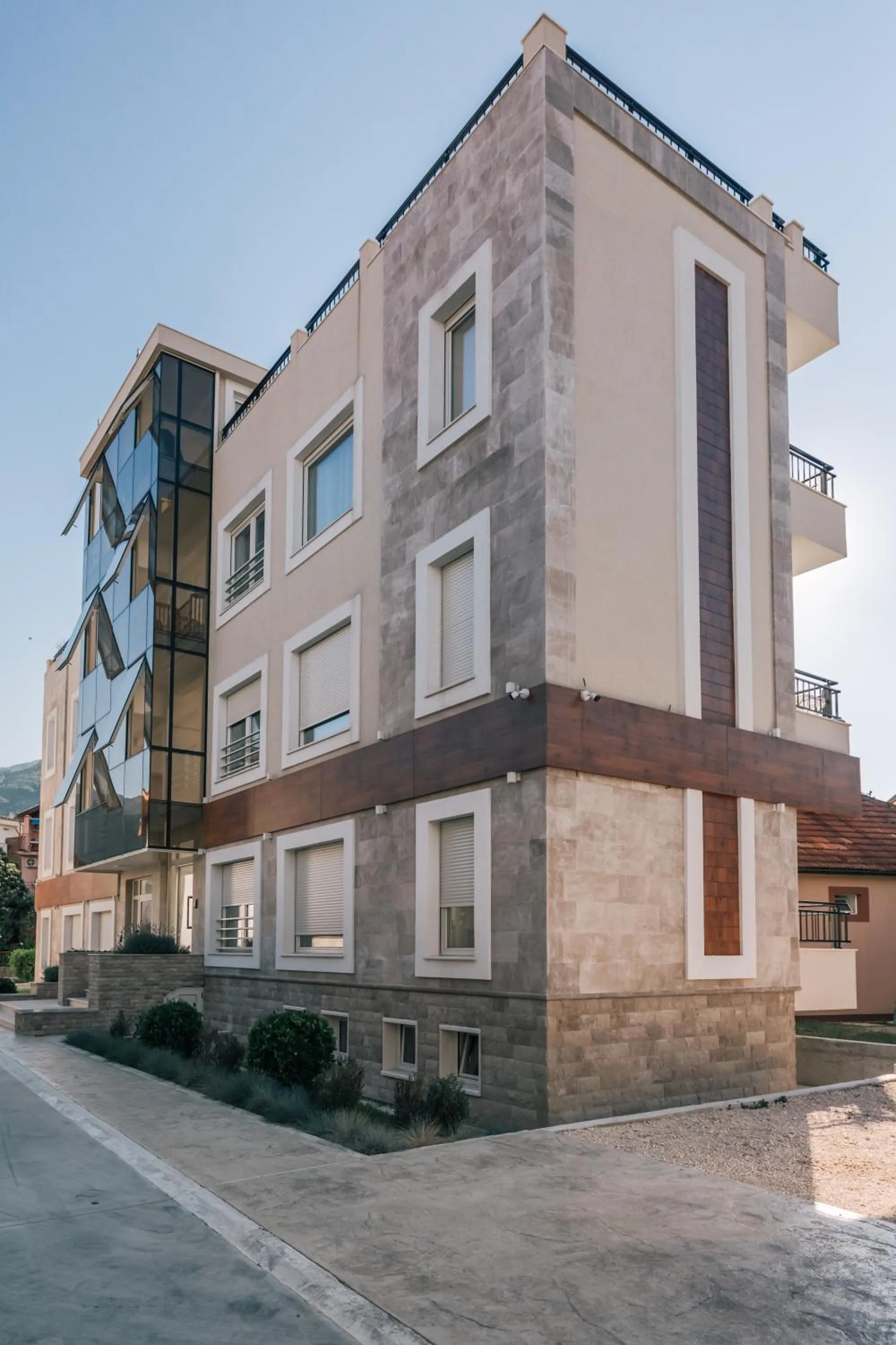 Property building in Villa Royal Apartments