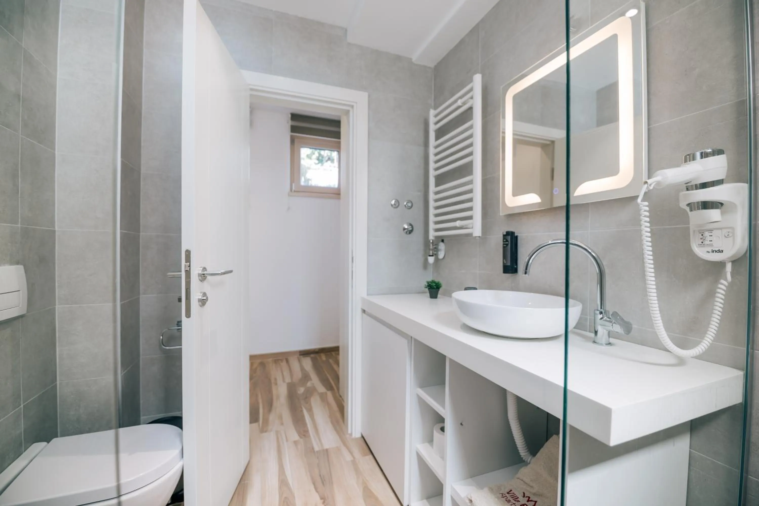 Bathroom in Villa Royal Apartments