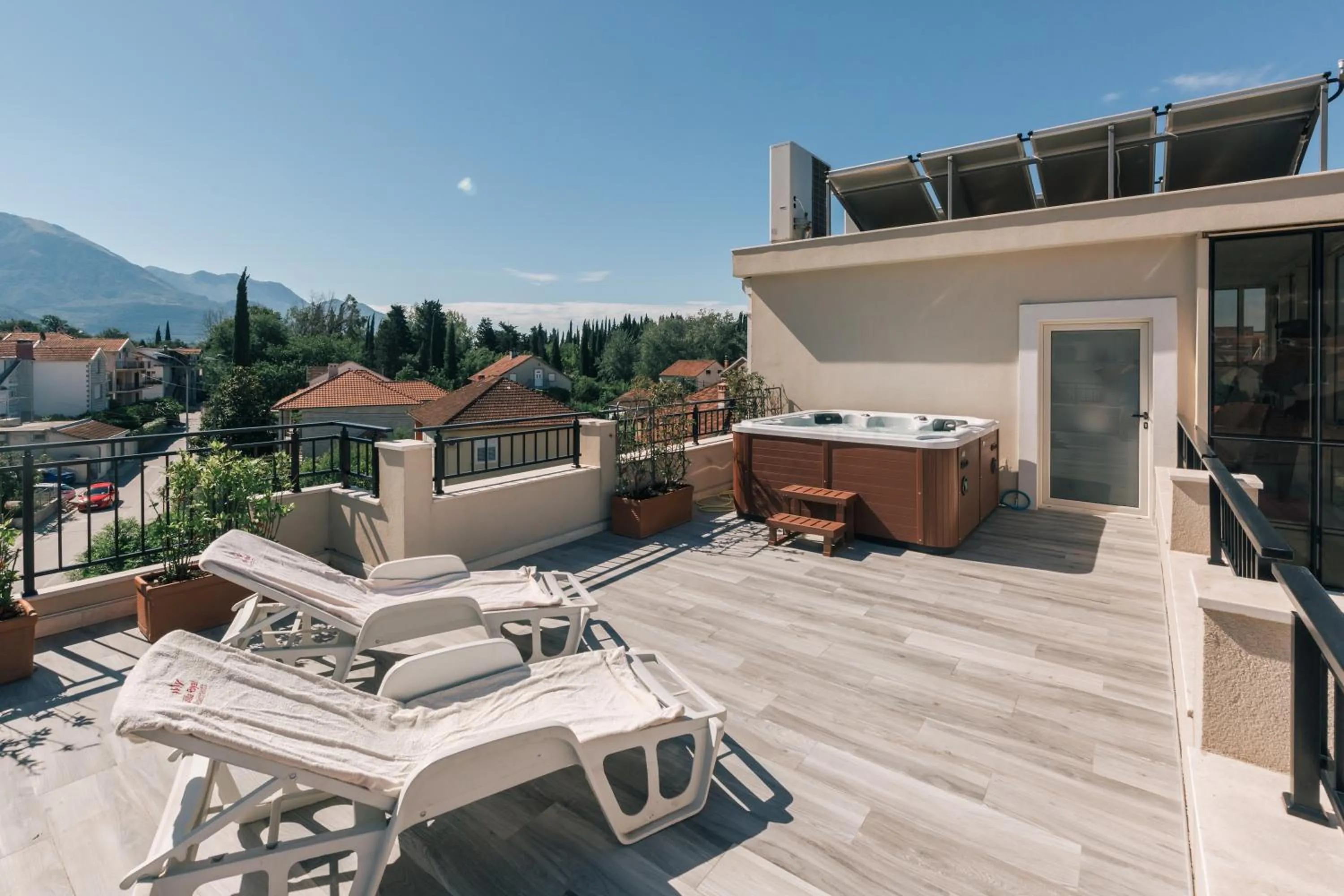 Hot Tub in Villa Royal Apartments