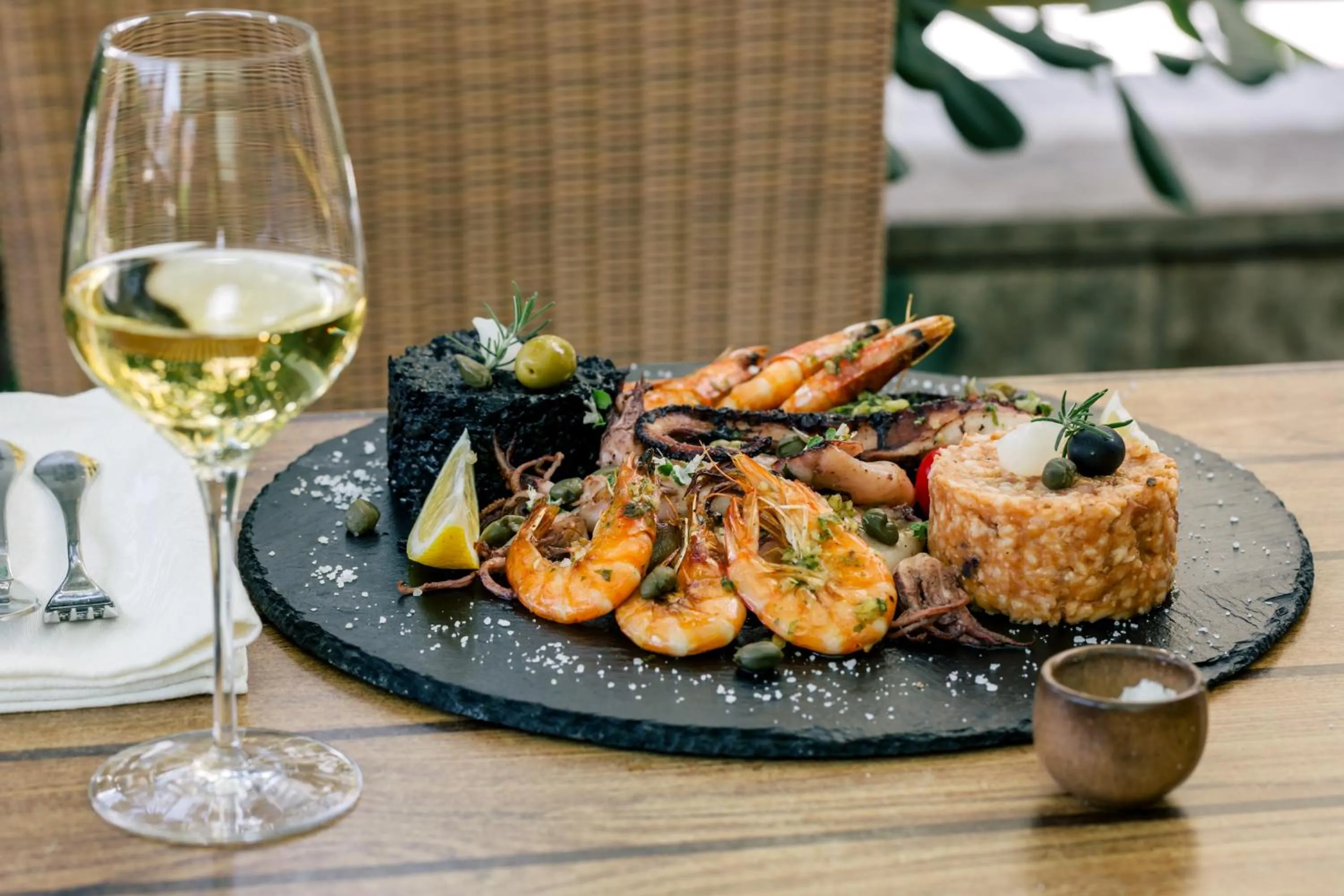 Food and drinks in Villa Royal Apartments