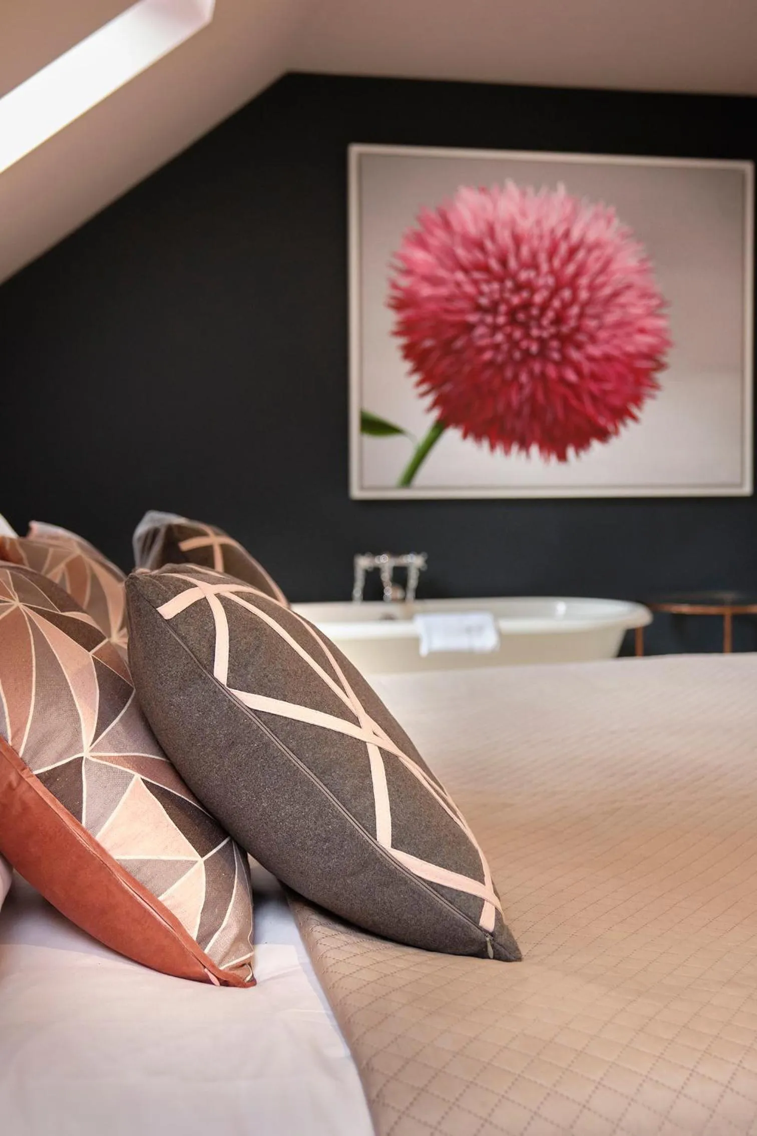 Bedroom, Bed in The Westleton Crown