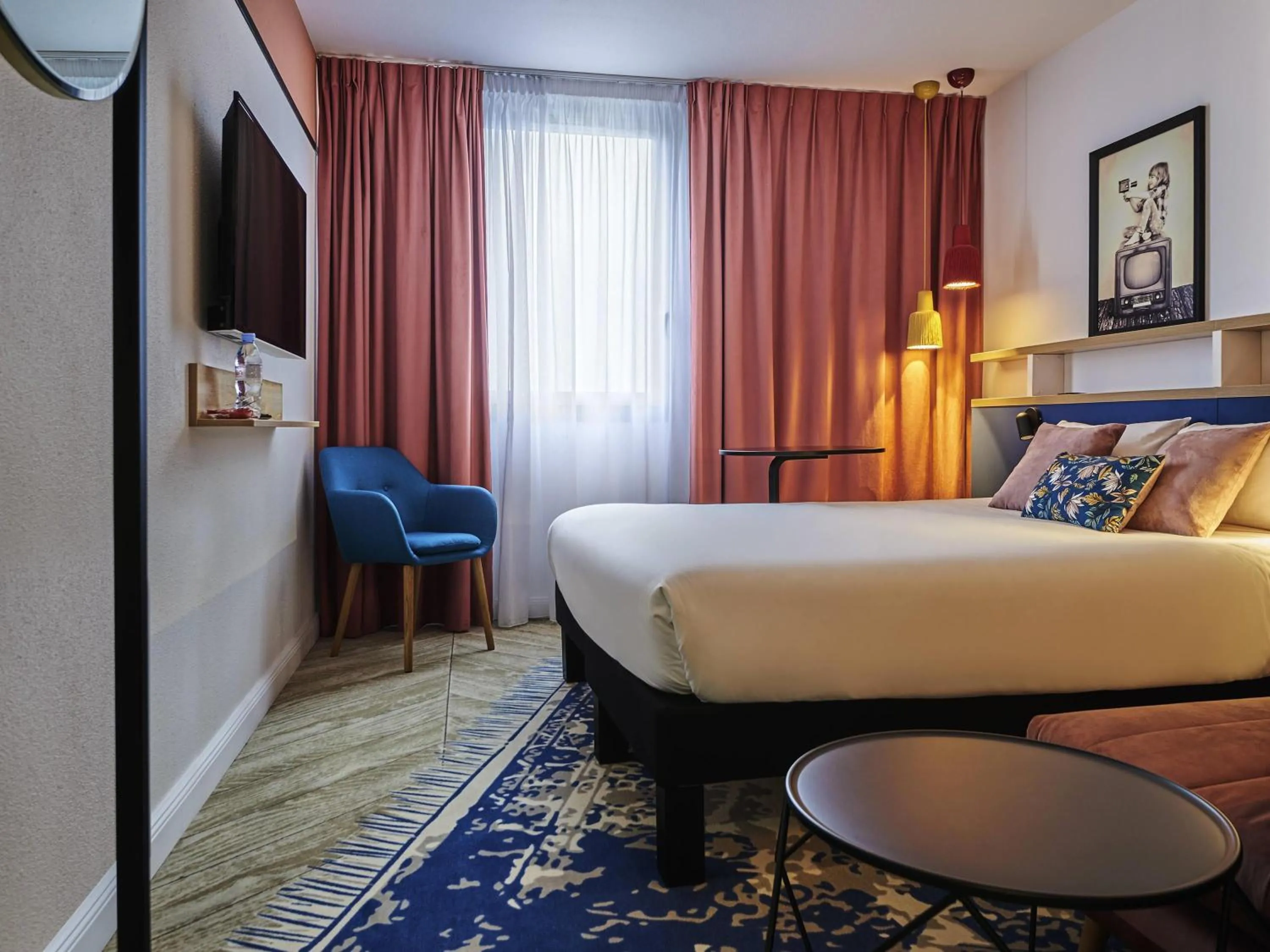 Property building, Bed in Ibis Styles Paris Gennevilliers