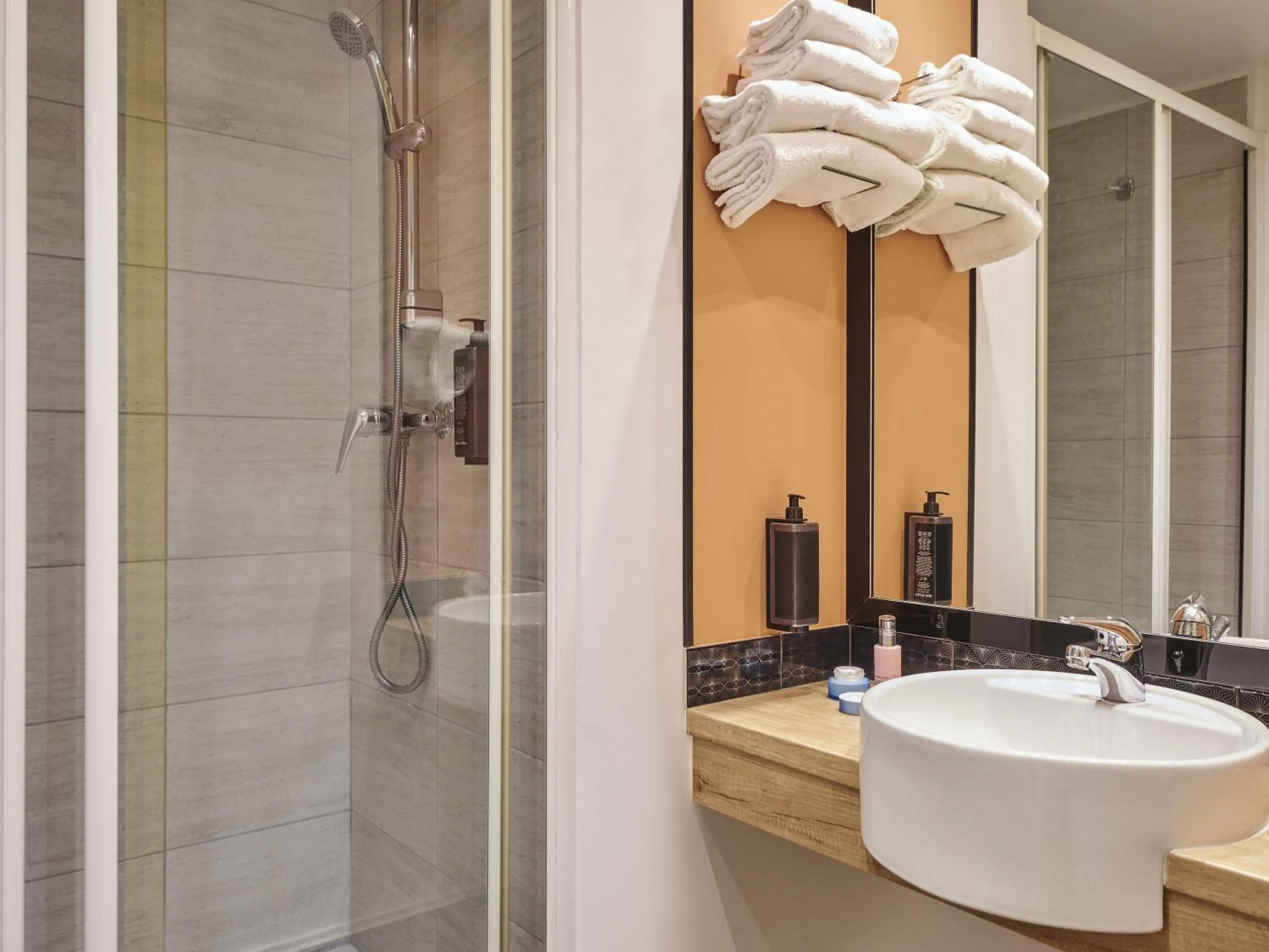 Bedroom in Ibis Styles Paris Gennevilliers