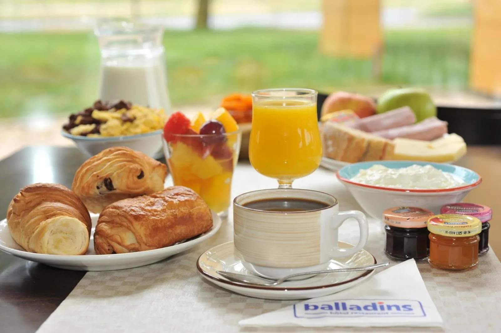 Food and drinks in The Originals Access, Hôtel Millau Sud