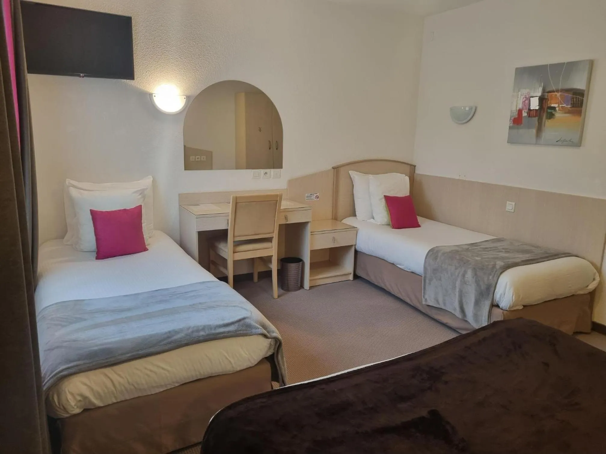 Property building, Bed in Hôtel Le Kolibri