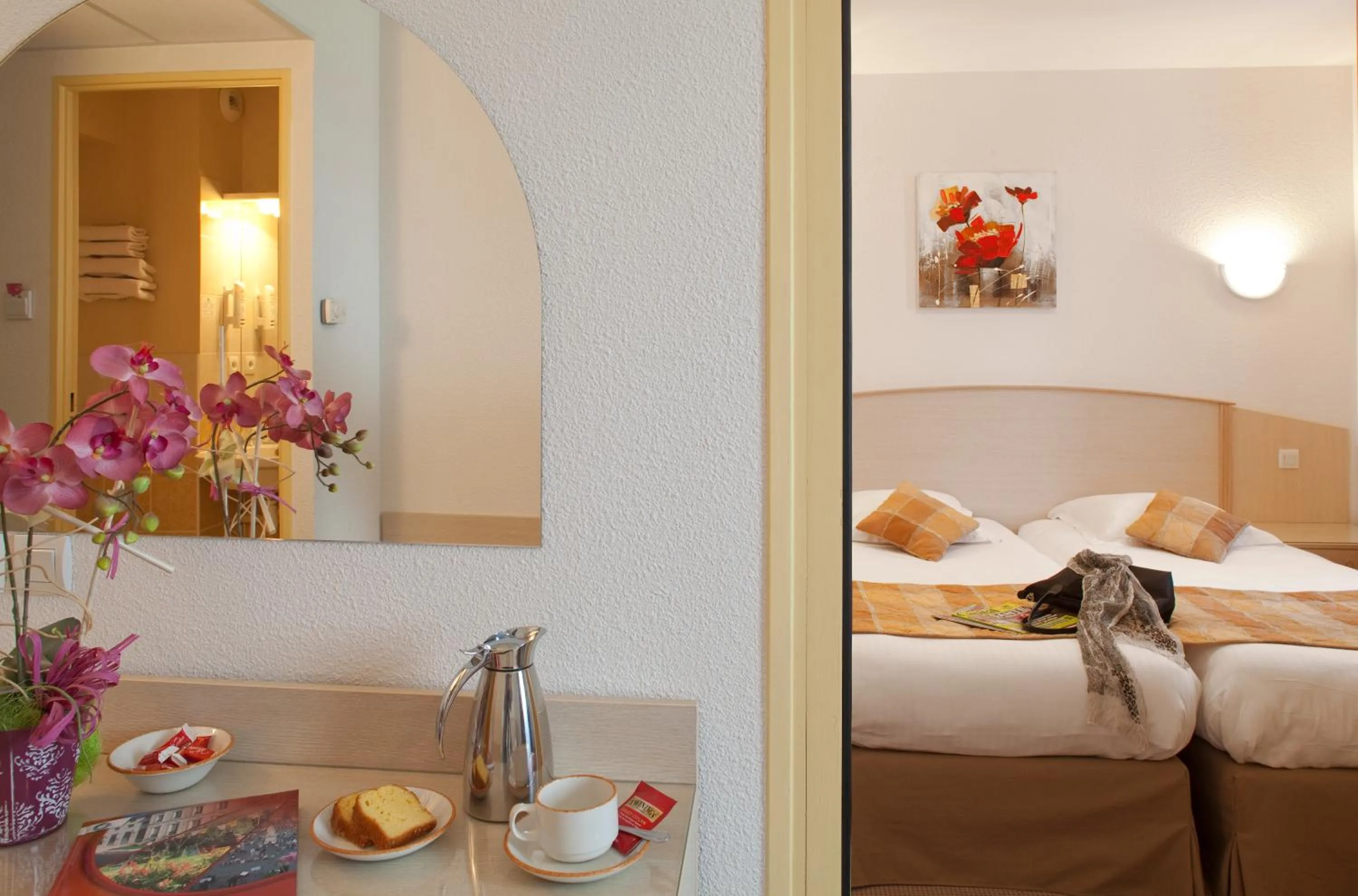 Photo of the whole room, Bed in Hôtel Le Kolibri