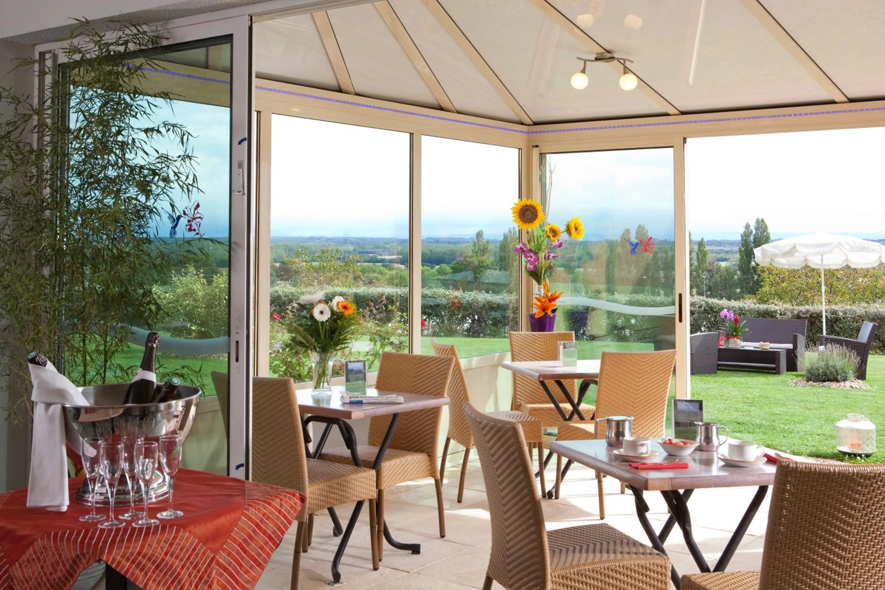 Restaurant/places to eat in Hôtel Le Kolibri