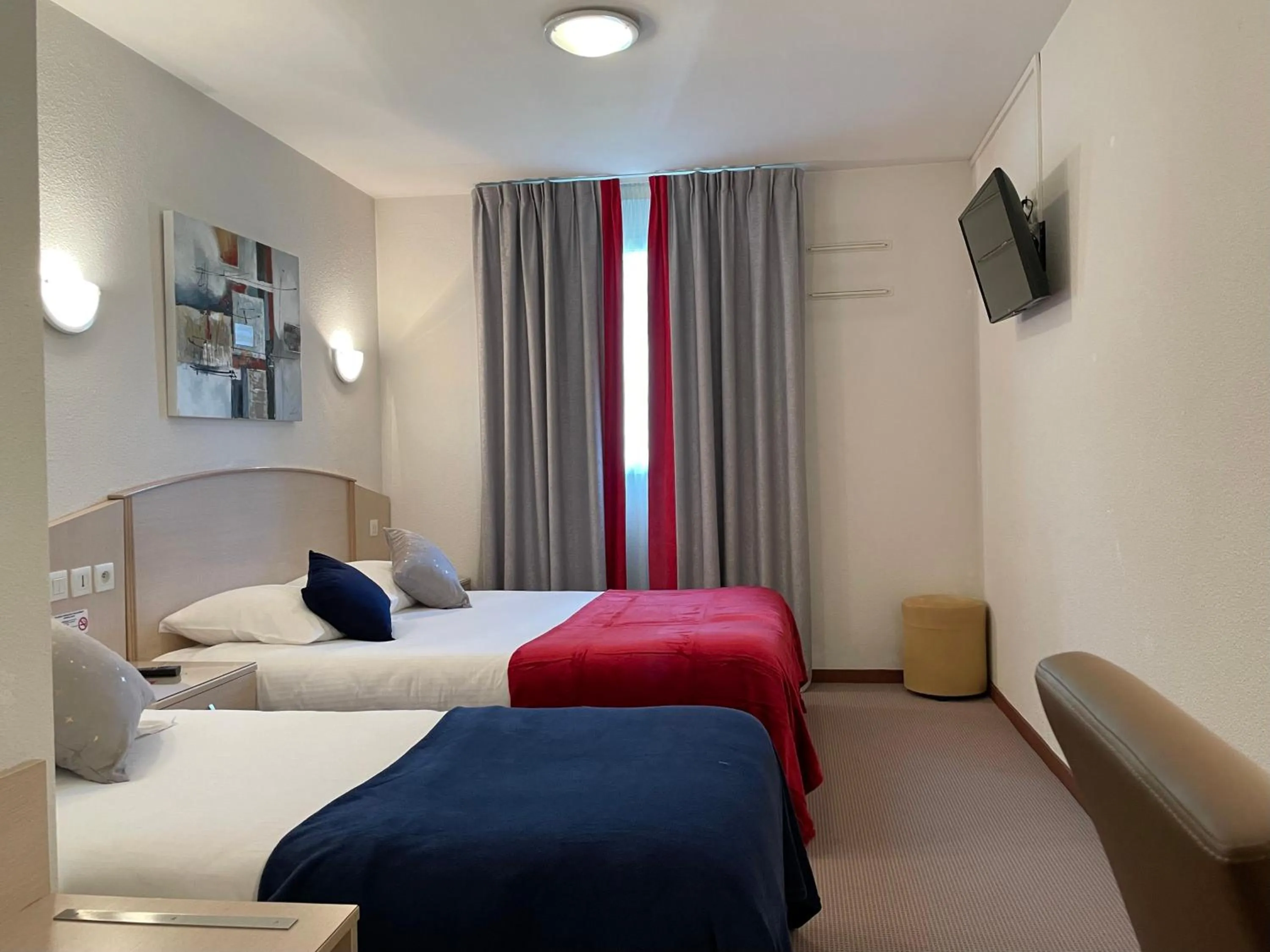 Bedroom, Bed in Hôtel Le Kolibri