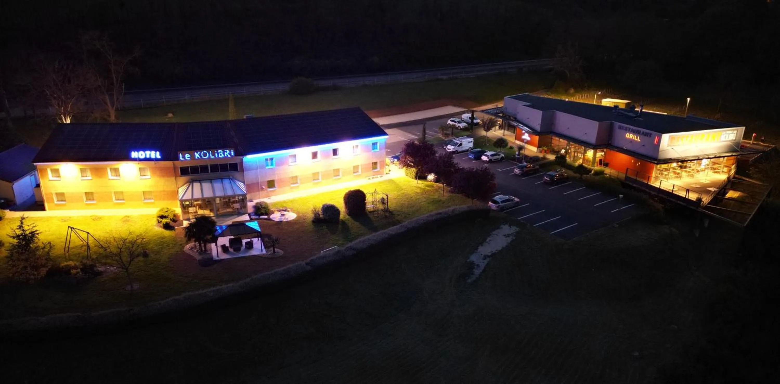 Property building in Hôtel Le Kolibri
