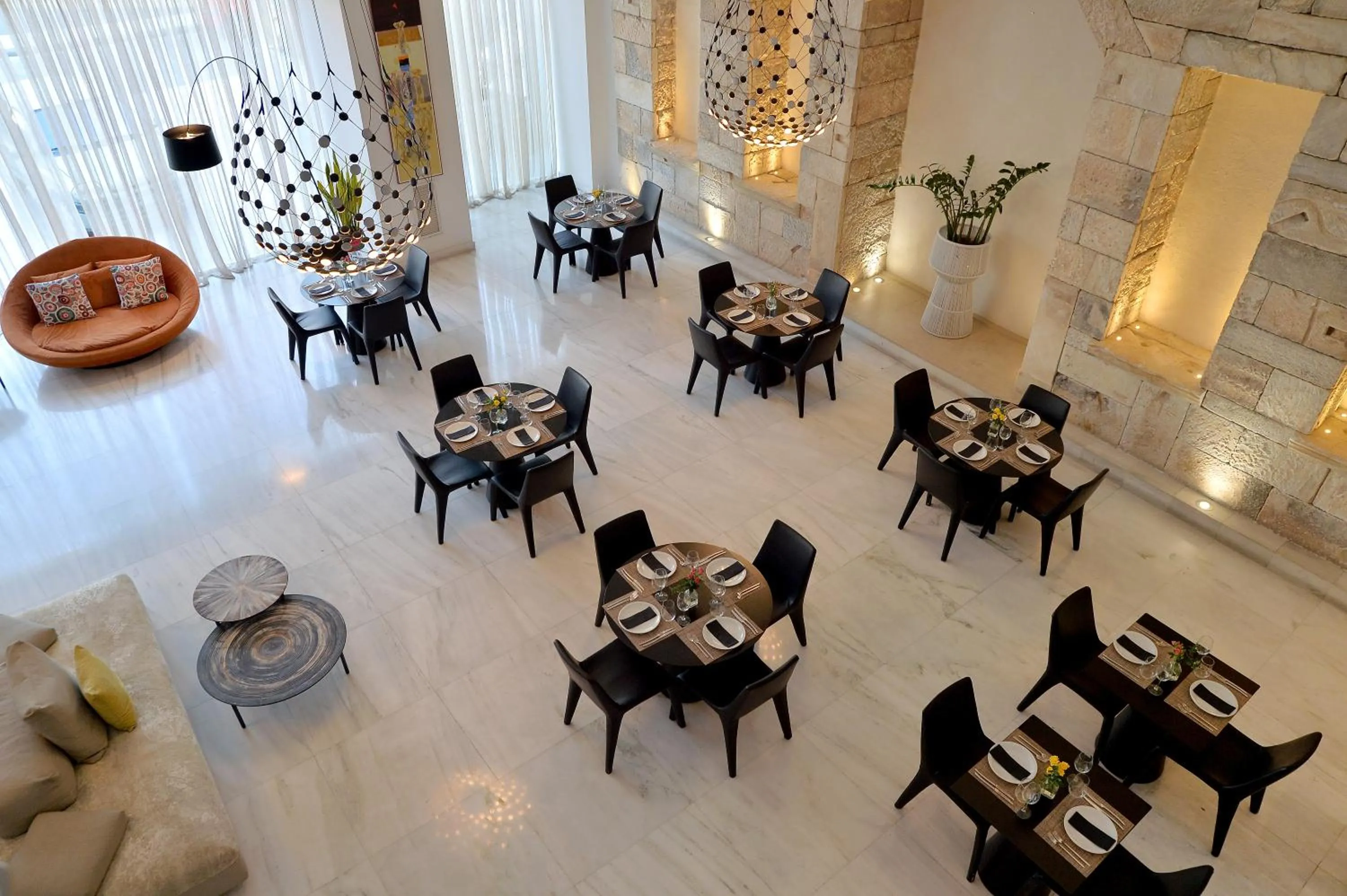 Restaurant/places to eat in Athenaeum Grand Hotel