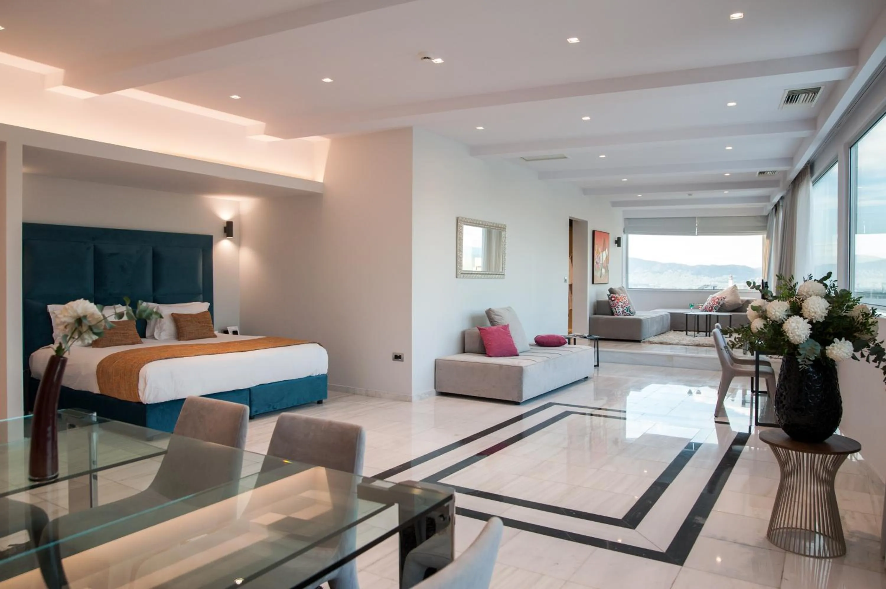 Bed in Athenaeum Grand Hotel