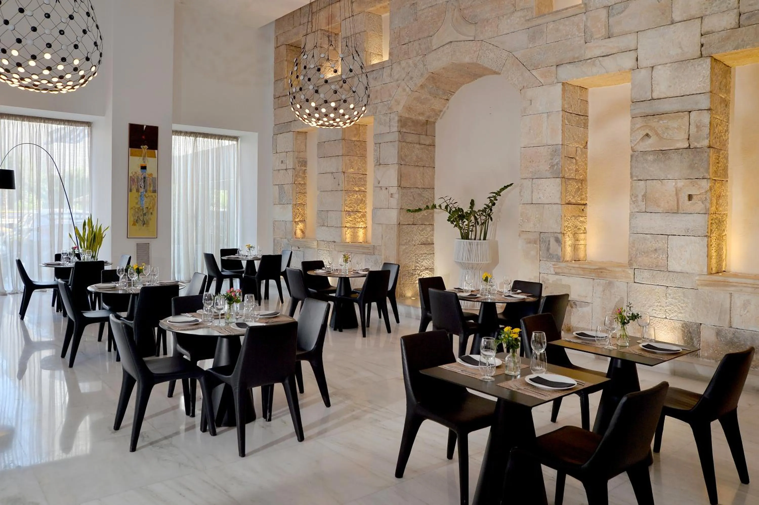 Restaurant/places to eat in Athenaeum Grand Hotel
