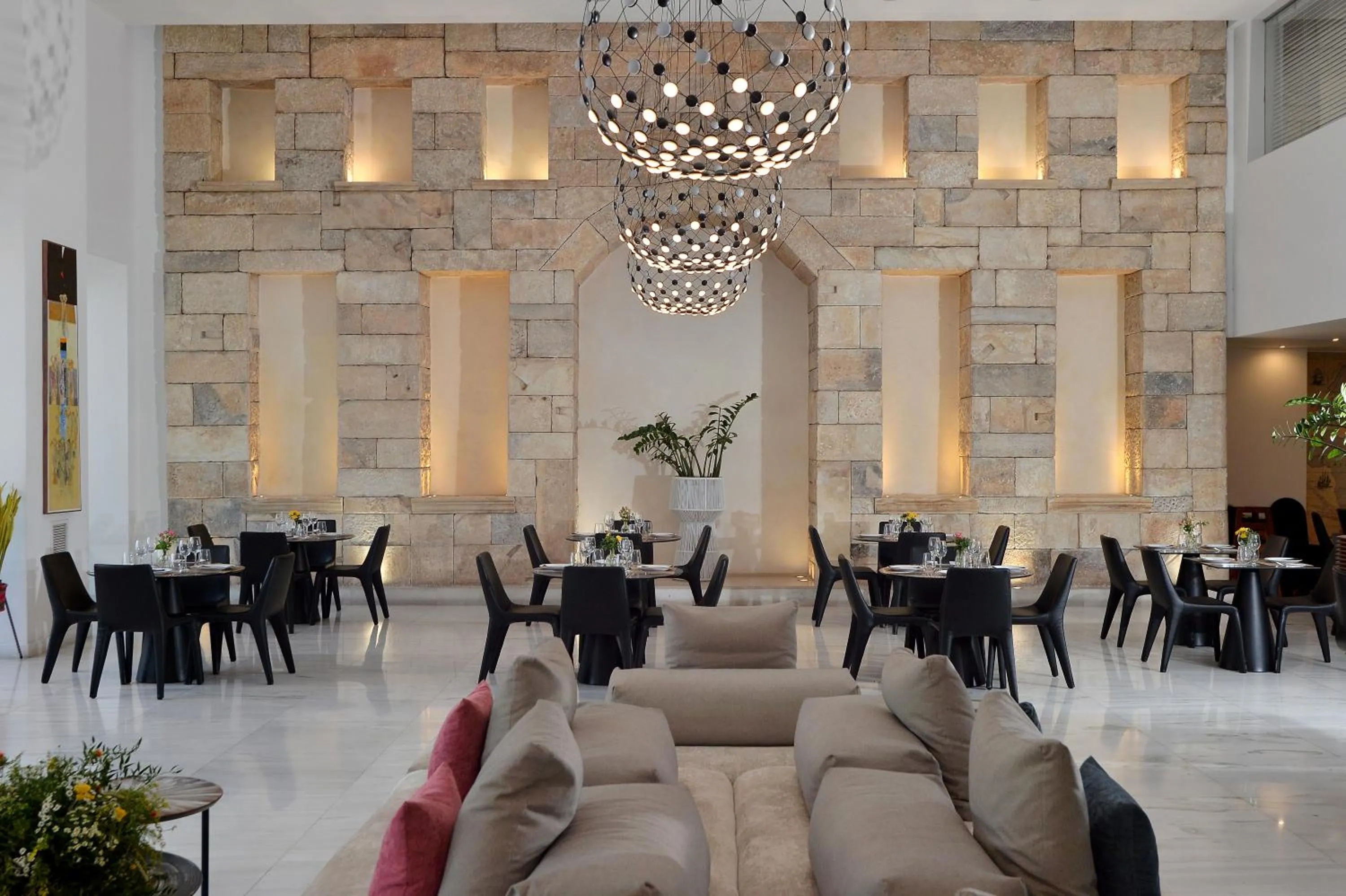 Restaurant/places to eat in Athenaeum Grand Hotel