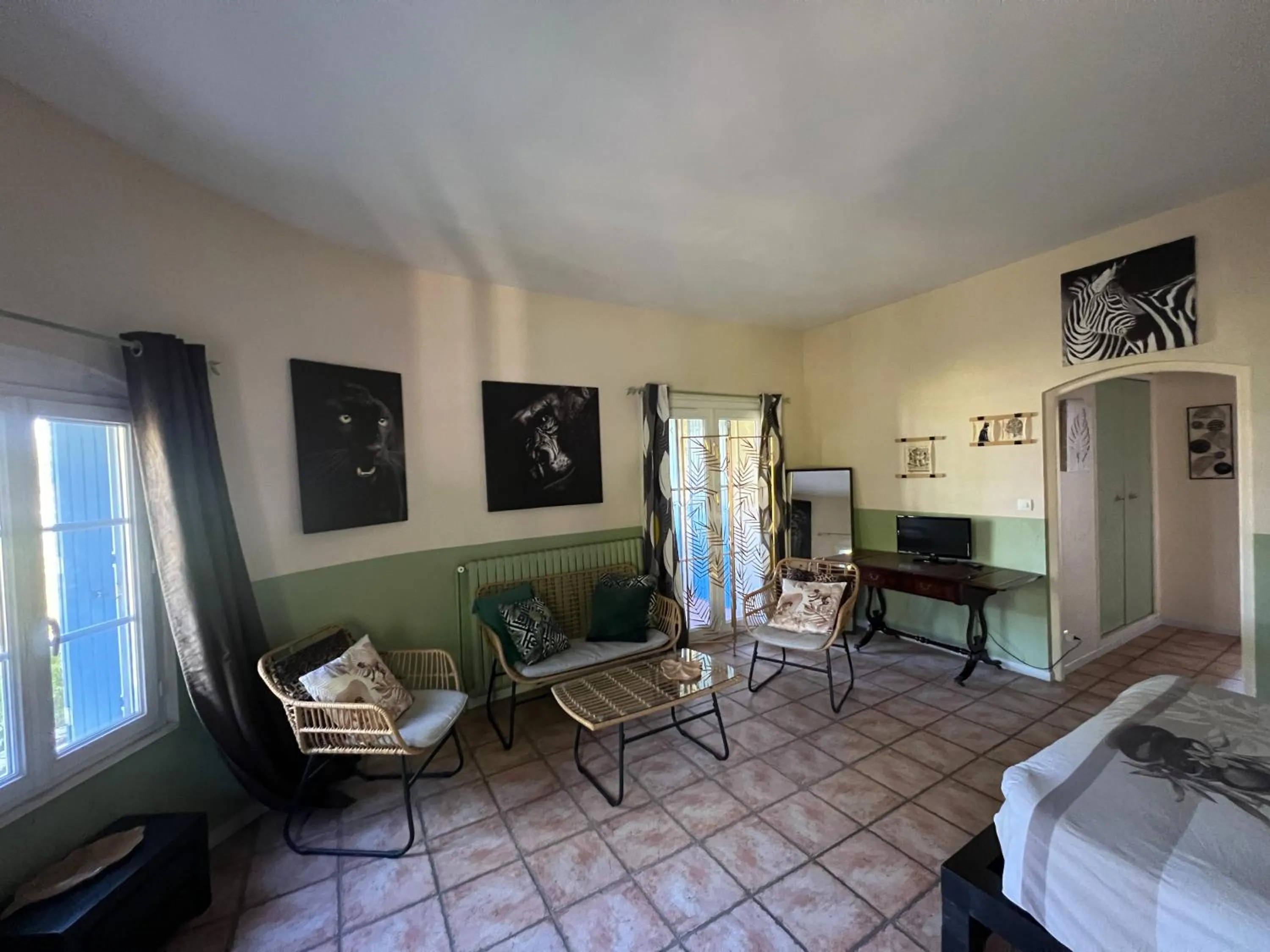 Bed in Bastide du Bonheur Saint Donat