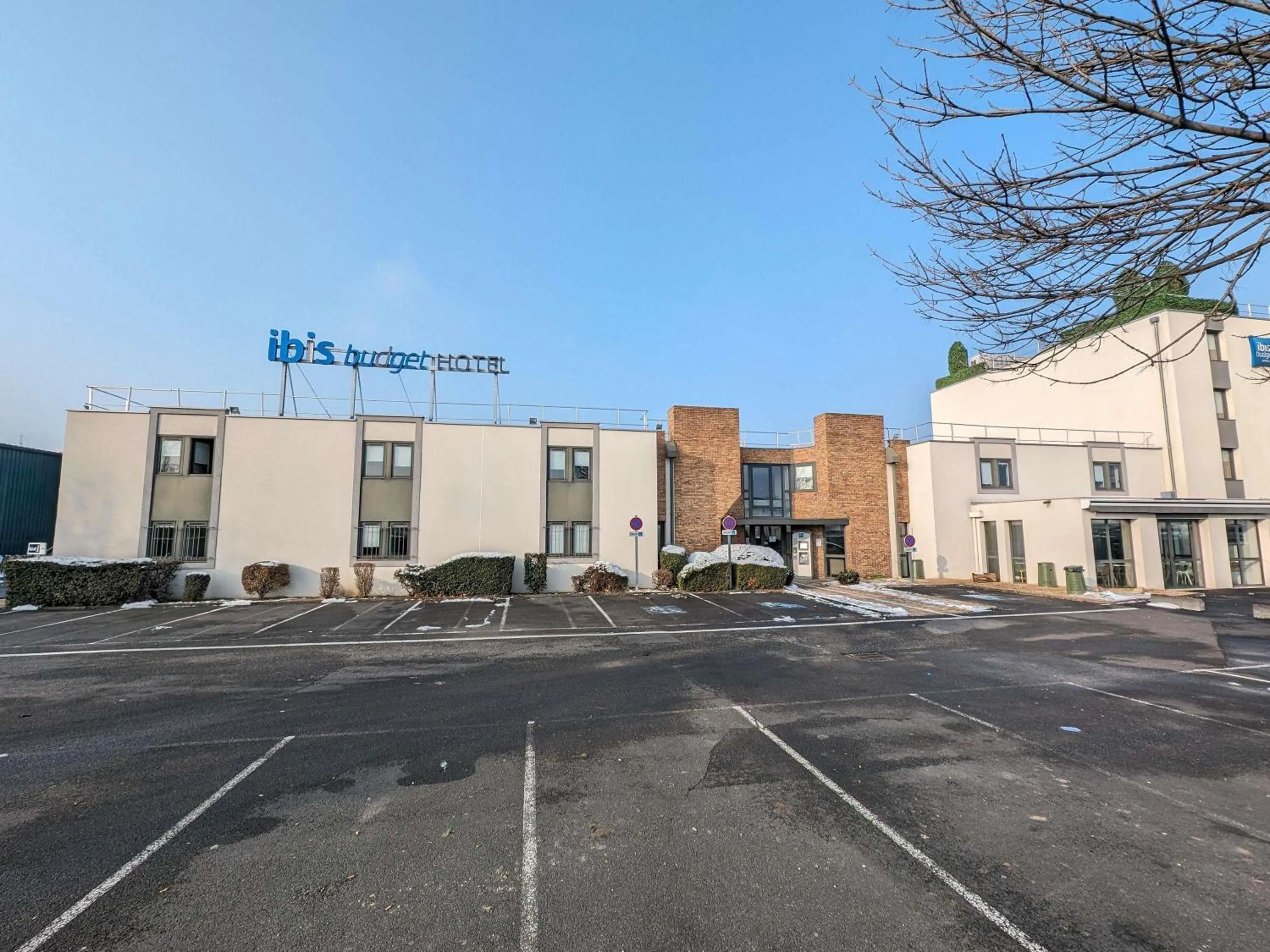 Property building in Ibis Budget Clermont Ferrand - Le Brezet - Aeroport