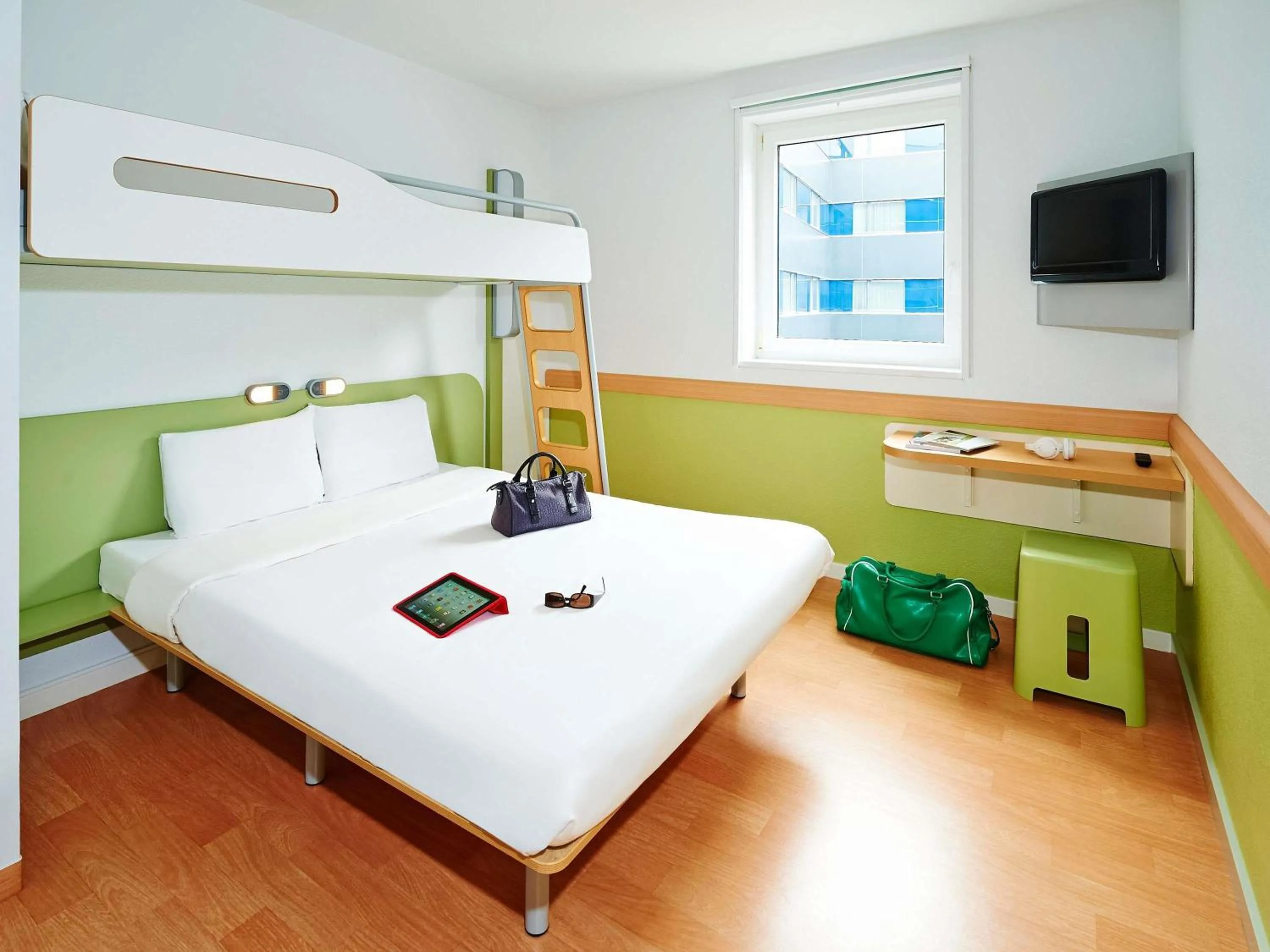 Bedroom, Bed in Ibis Budget Clermont Ferrand - Le Brezet - Aeroport