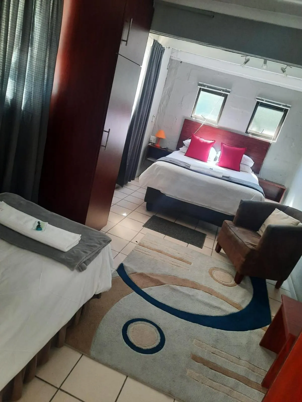 Photo of the whole room, Bed in Lavender Lane