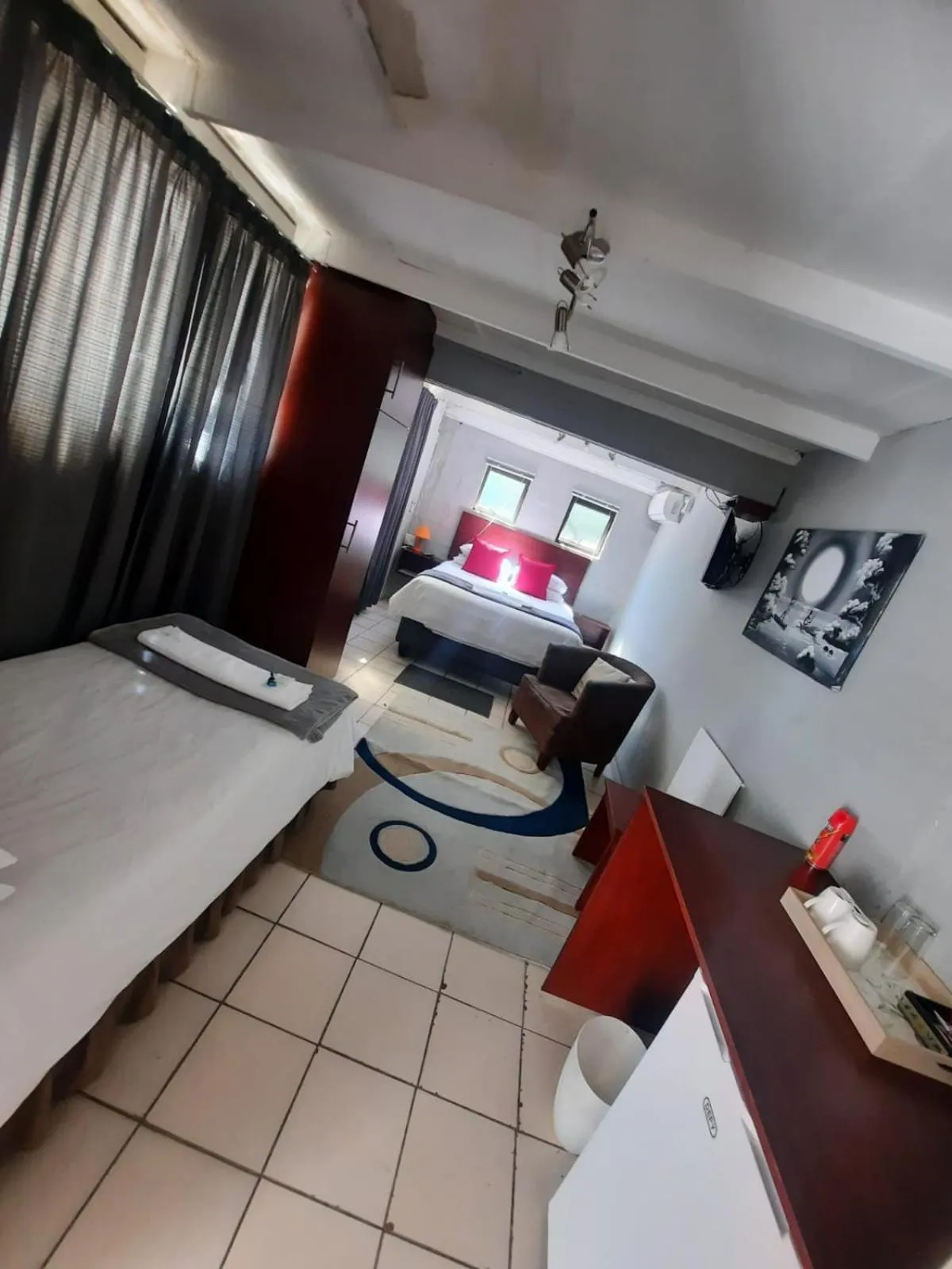 Photo of the whole room, Bed in Lavender Lane