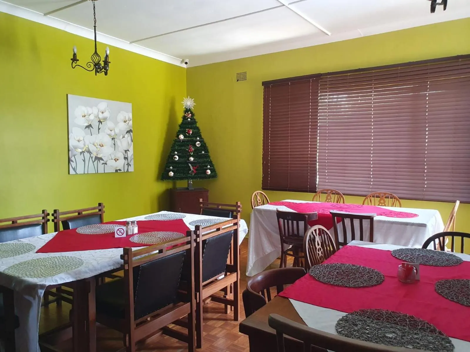 Dining area in Lavender Lane