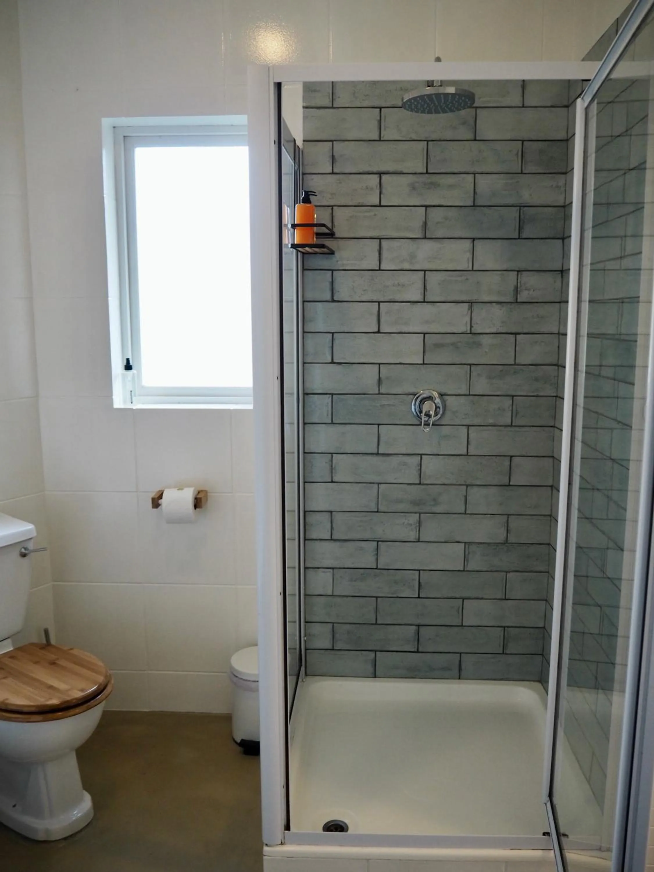 Shower in African Breeze Guesthouse