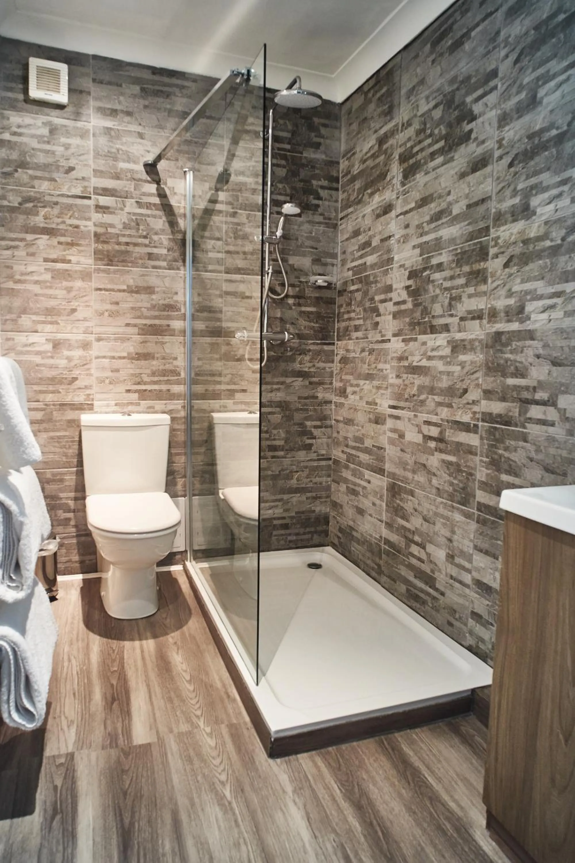 Shower in The Chequers Hotel