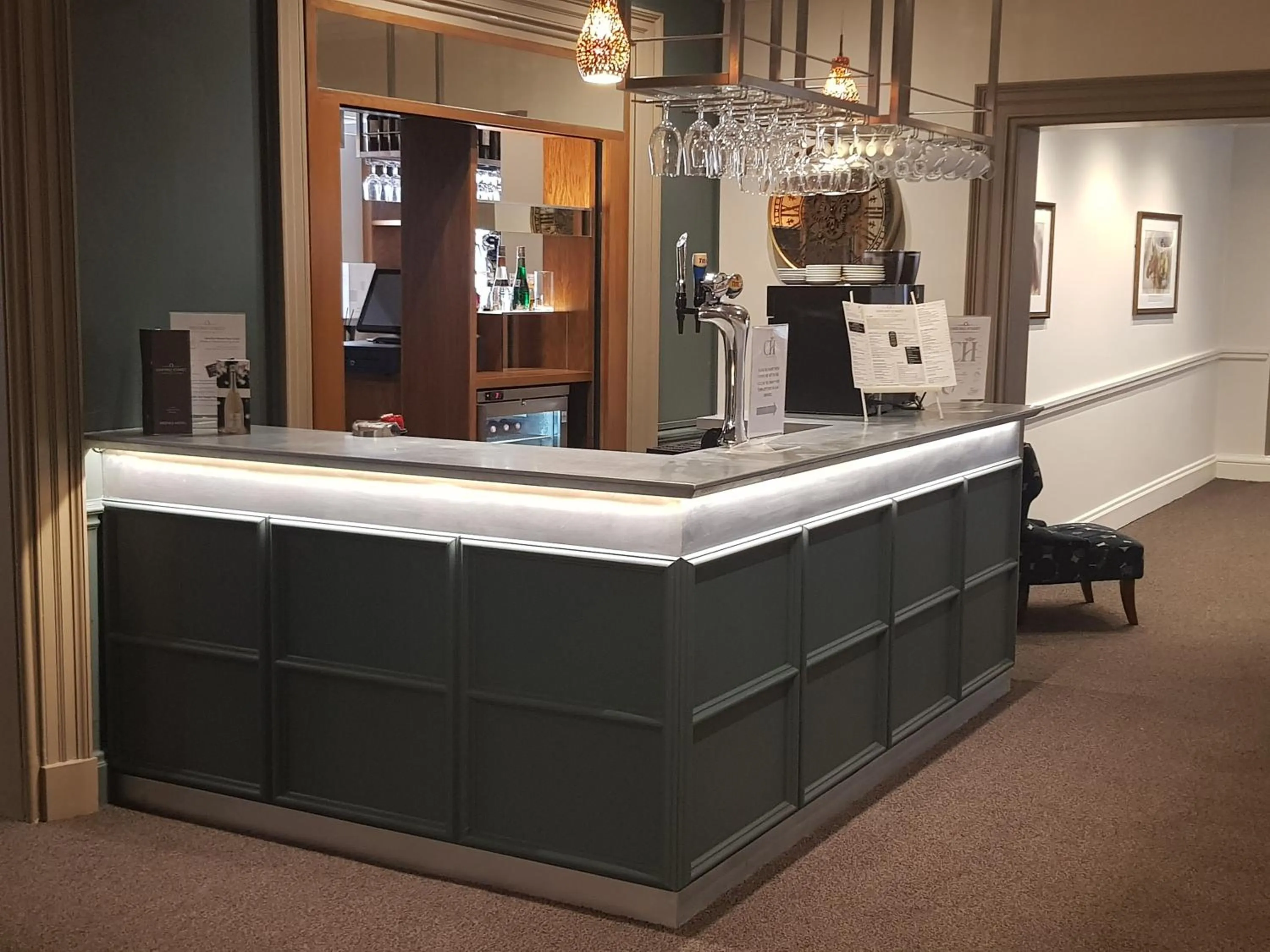 Lounge or bar in The Chequers Hotel