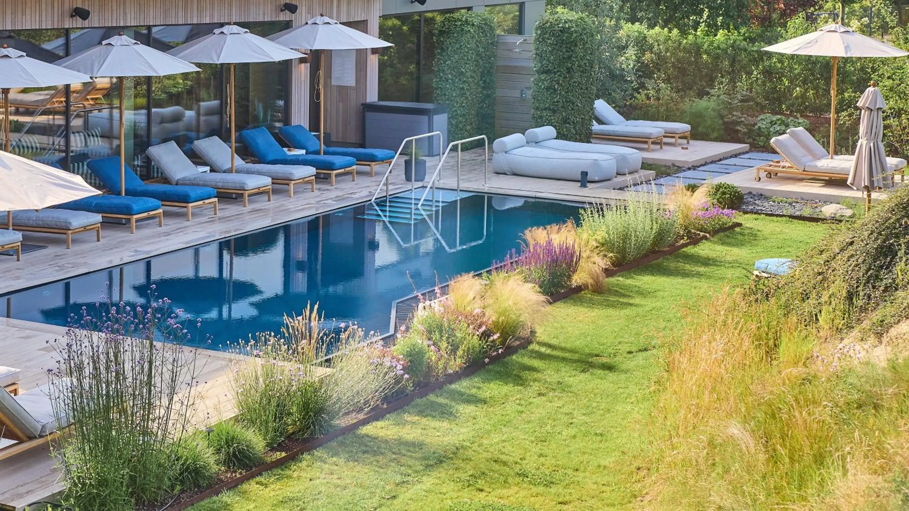 Swimming pool in Thöles Hotel Bücken