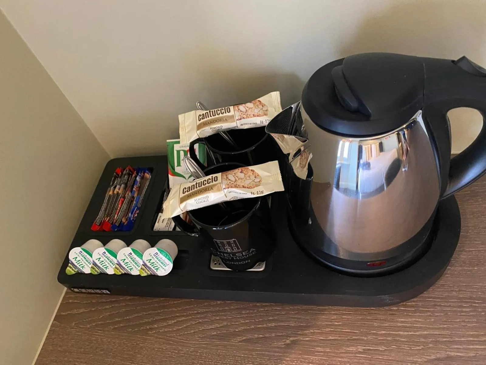 Coffee/tea facilities in Chelsea Guest House