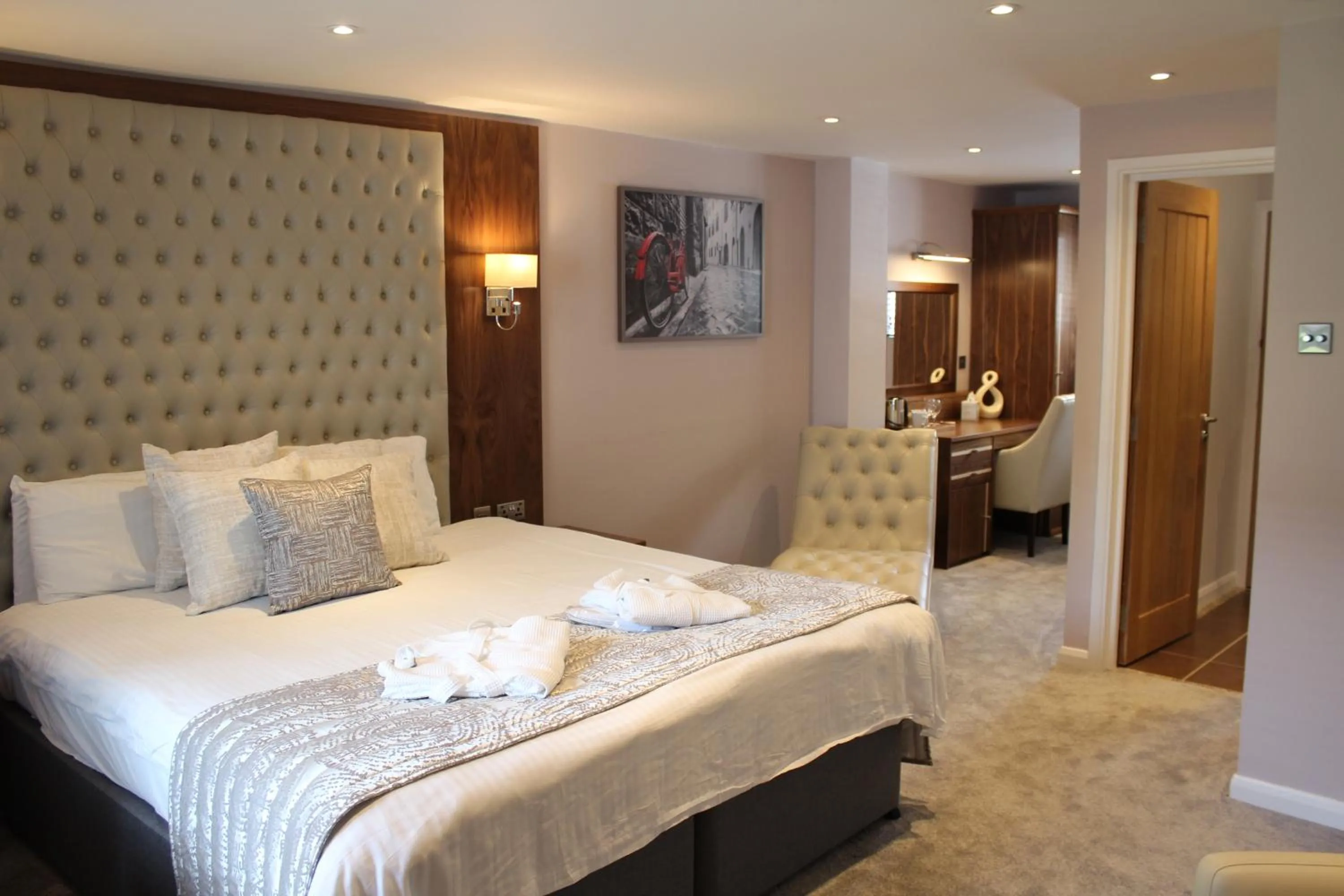 Bedroom, Bed in China Fleet Country Club