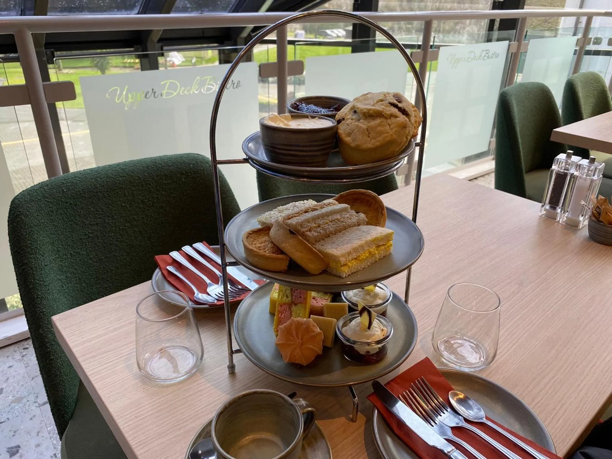 Food and drinks in China Fleet Country Club