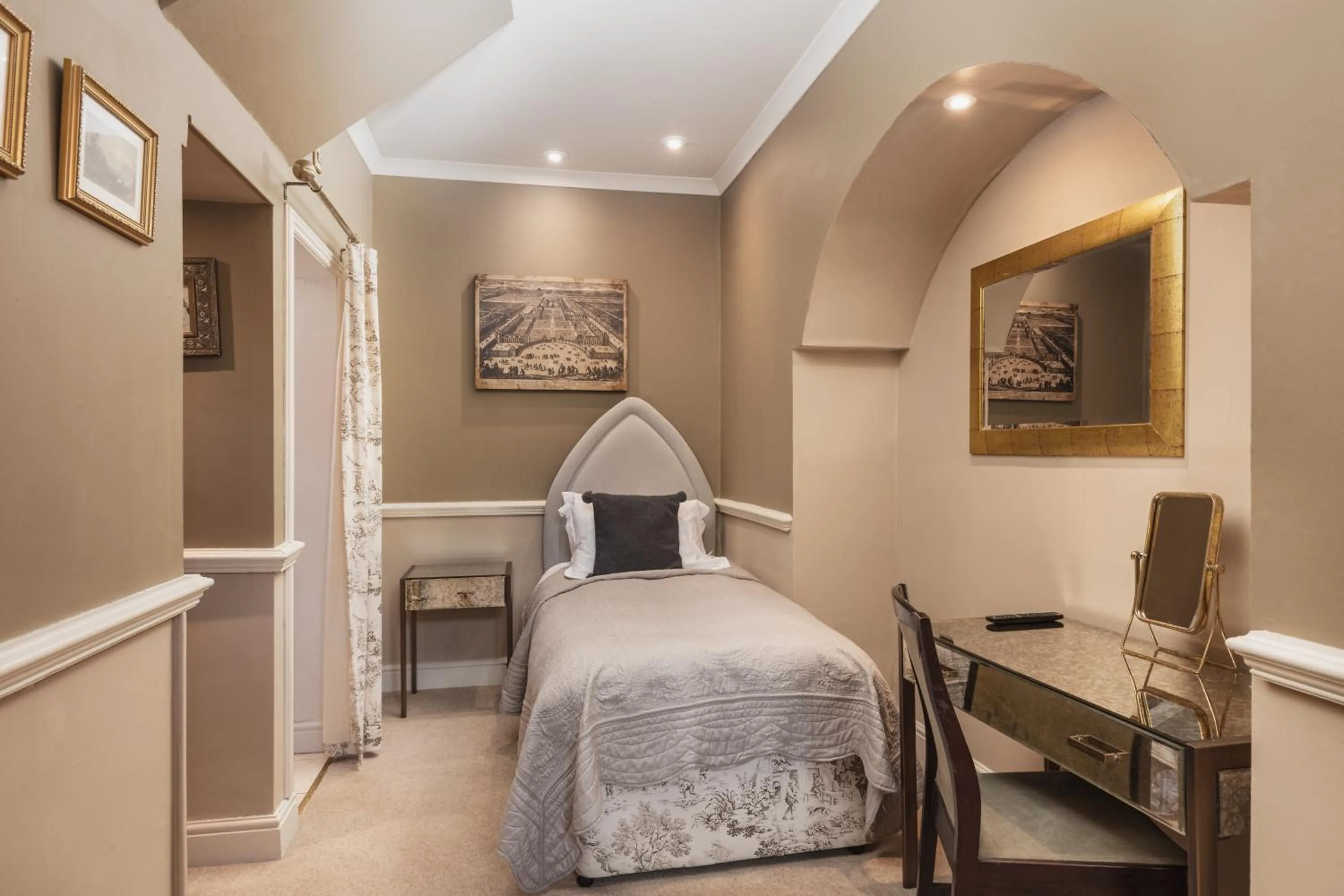 Bedroom, Bed in Lumley Castle Hotel