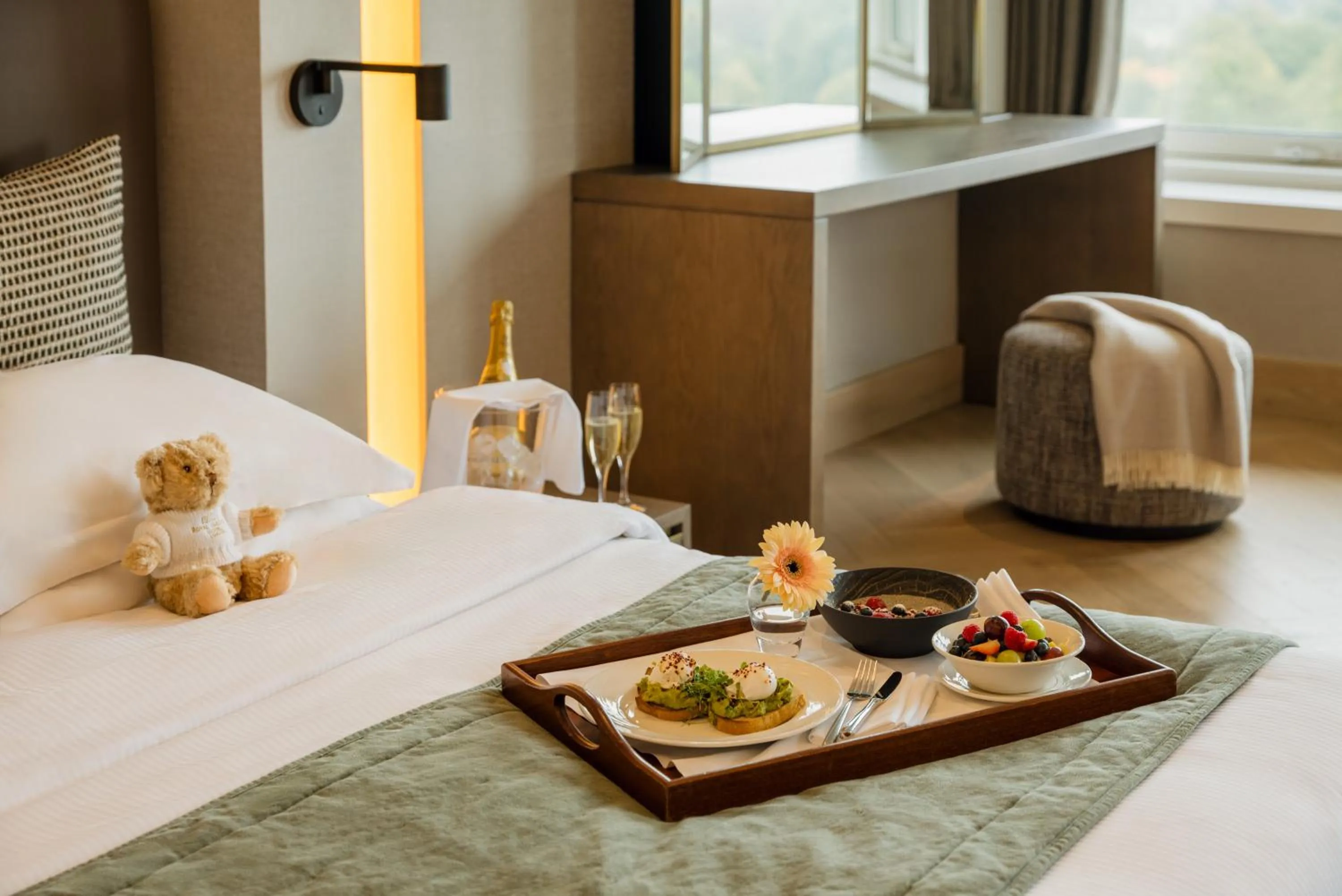 Breakfast, Bed in Royal Garden Hotel